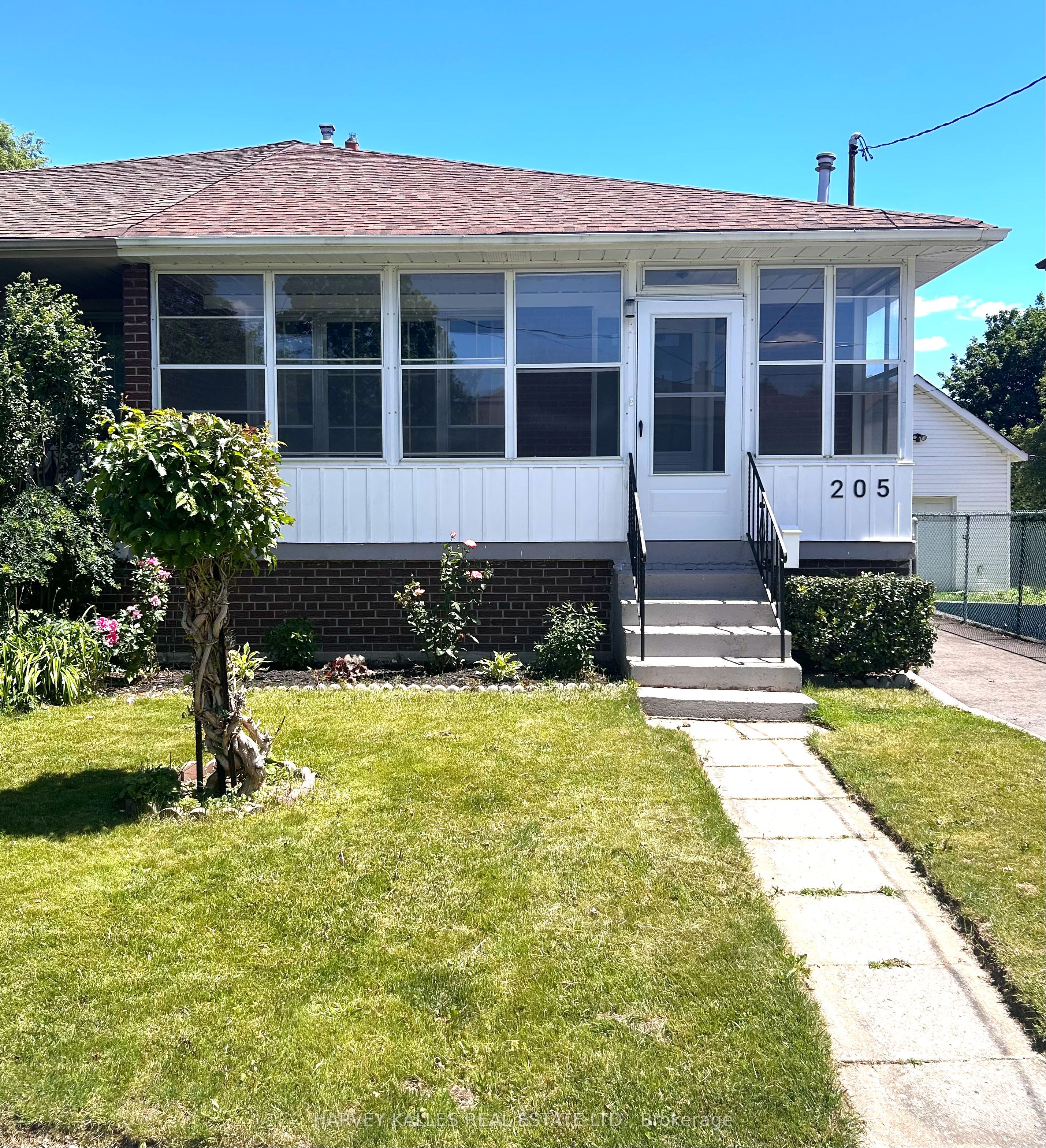 205 Vauxhall Drive, Toronto, ON M1P 1R6