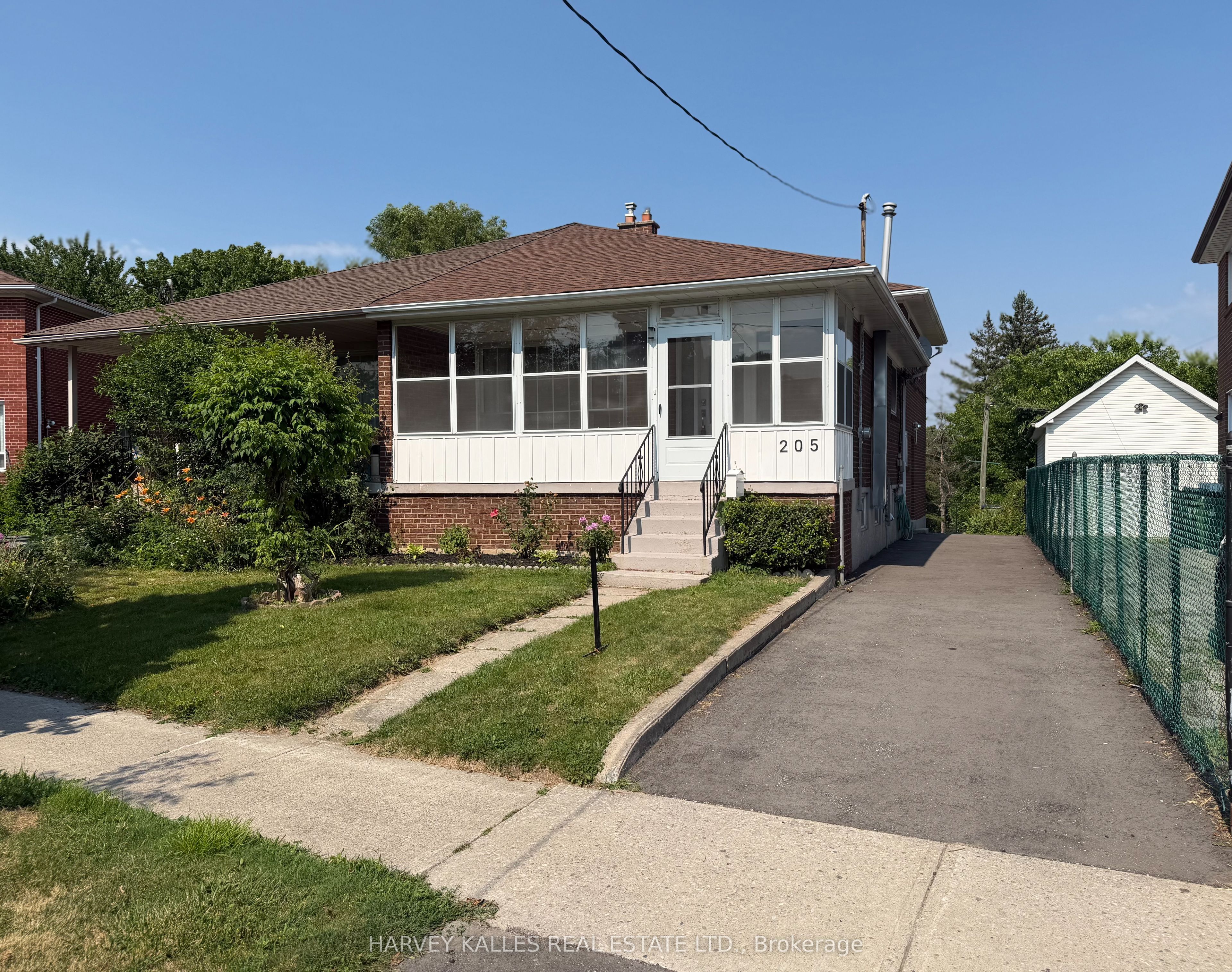 205 Vauxhall Drive, Toronto, ON M1P 1R6 photo 2