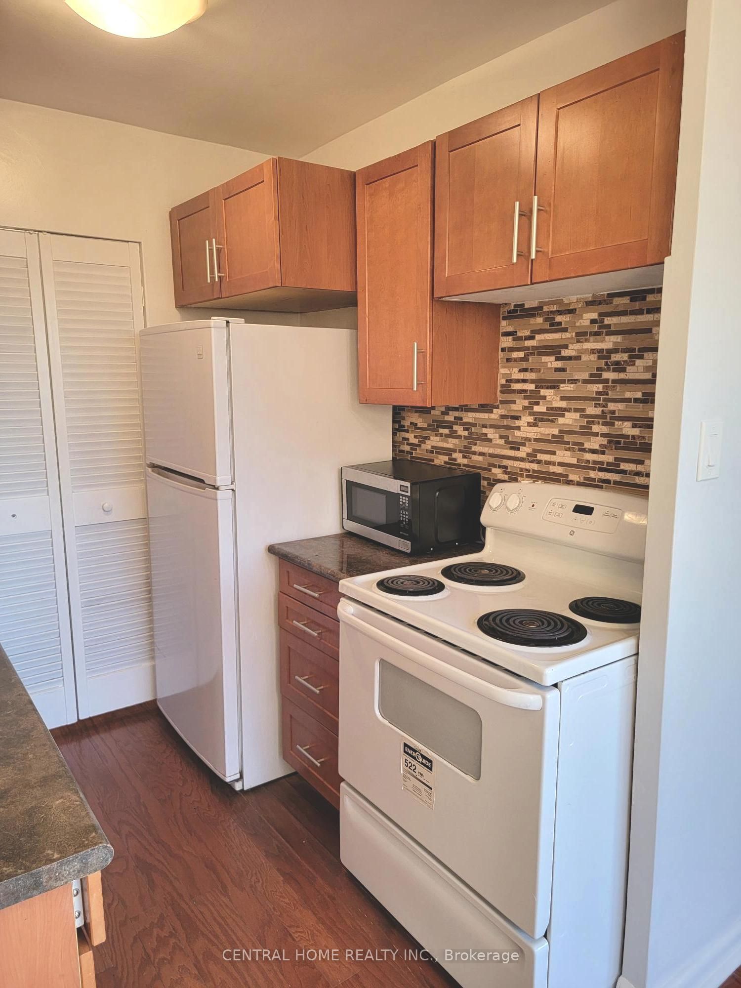 921 Midland Avenue 504, Toronto, ON M1K 4G2 photo 5