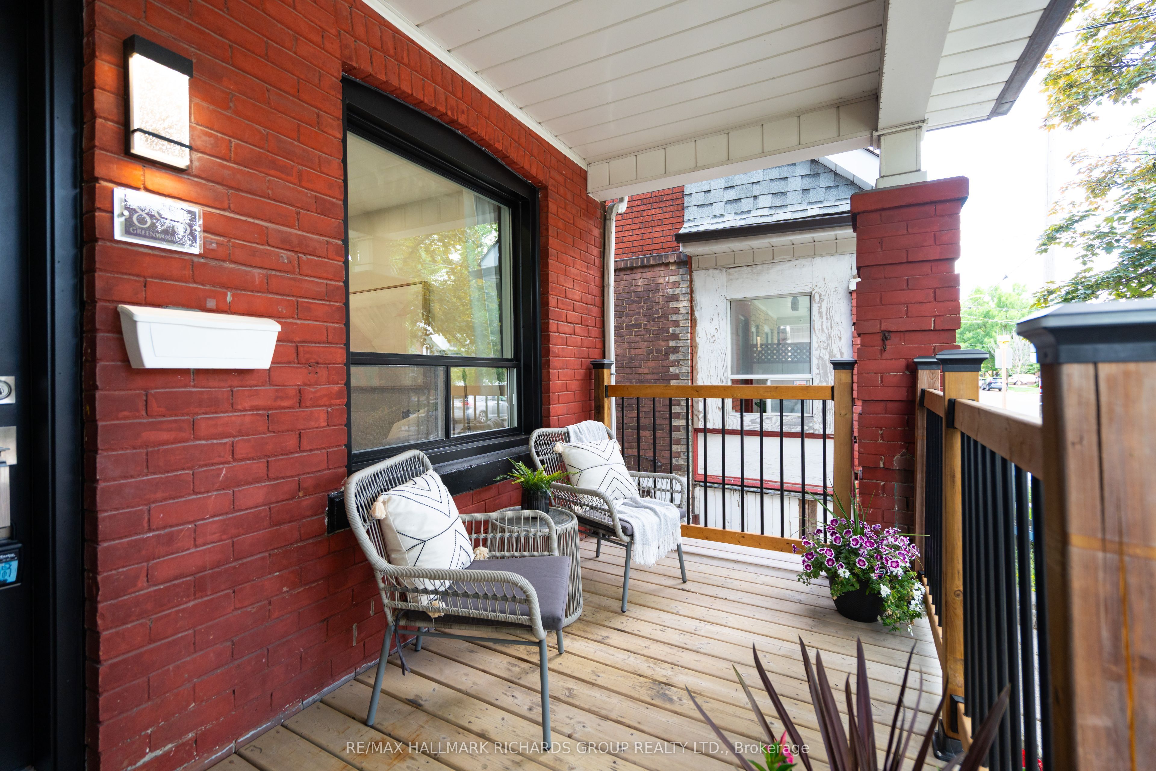 898 Greenwood Avenue, Toronto, ON M4J 4B8 photo 2