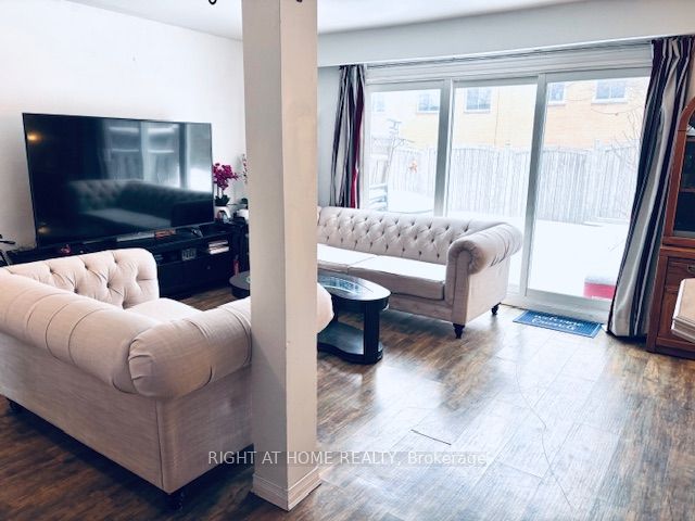 925 Bayly Street 7, Pickering, ON L1W 1L4 photo 5