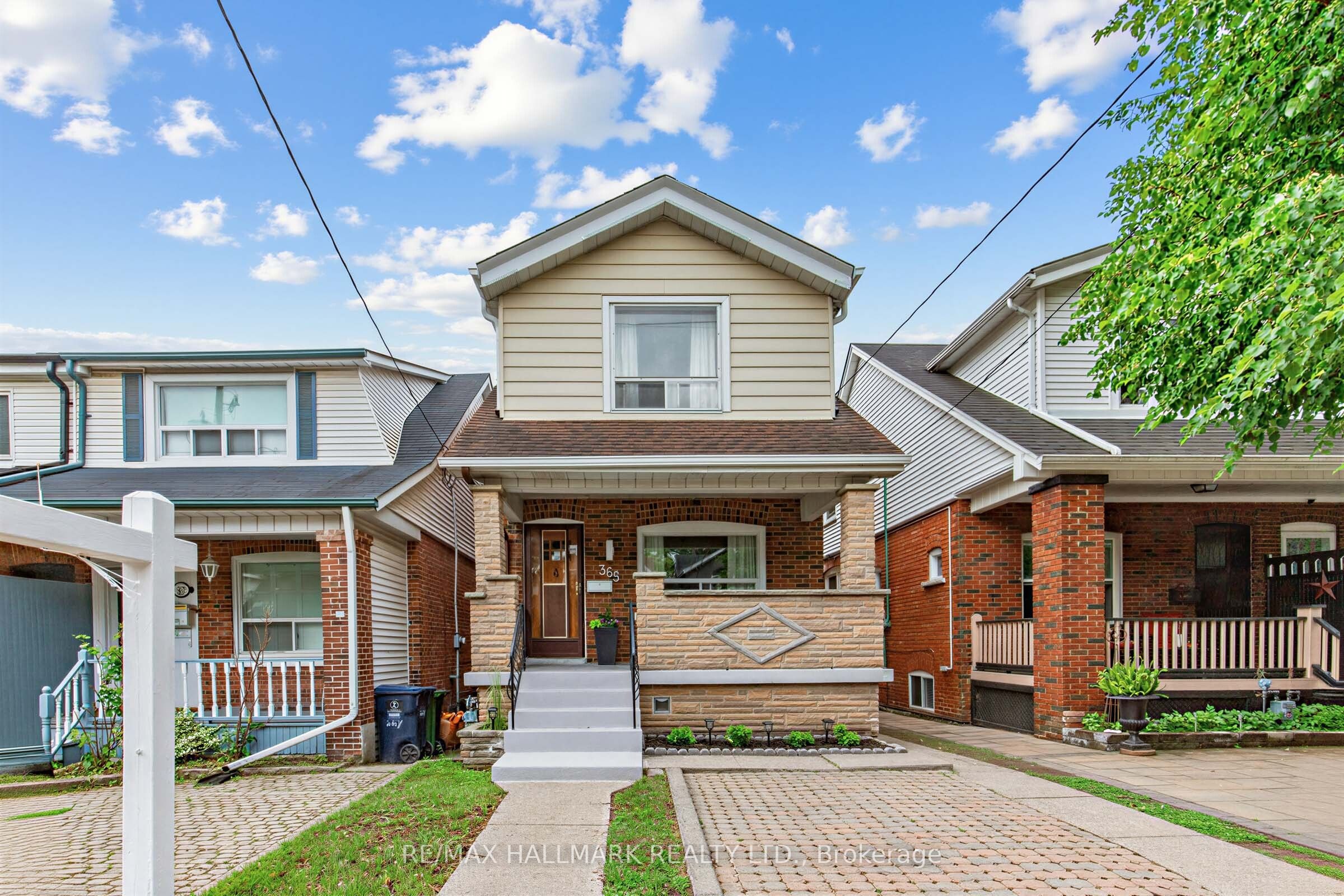365 Milverton Boulevard, Toronto, ON M4J 1W1 photo 2