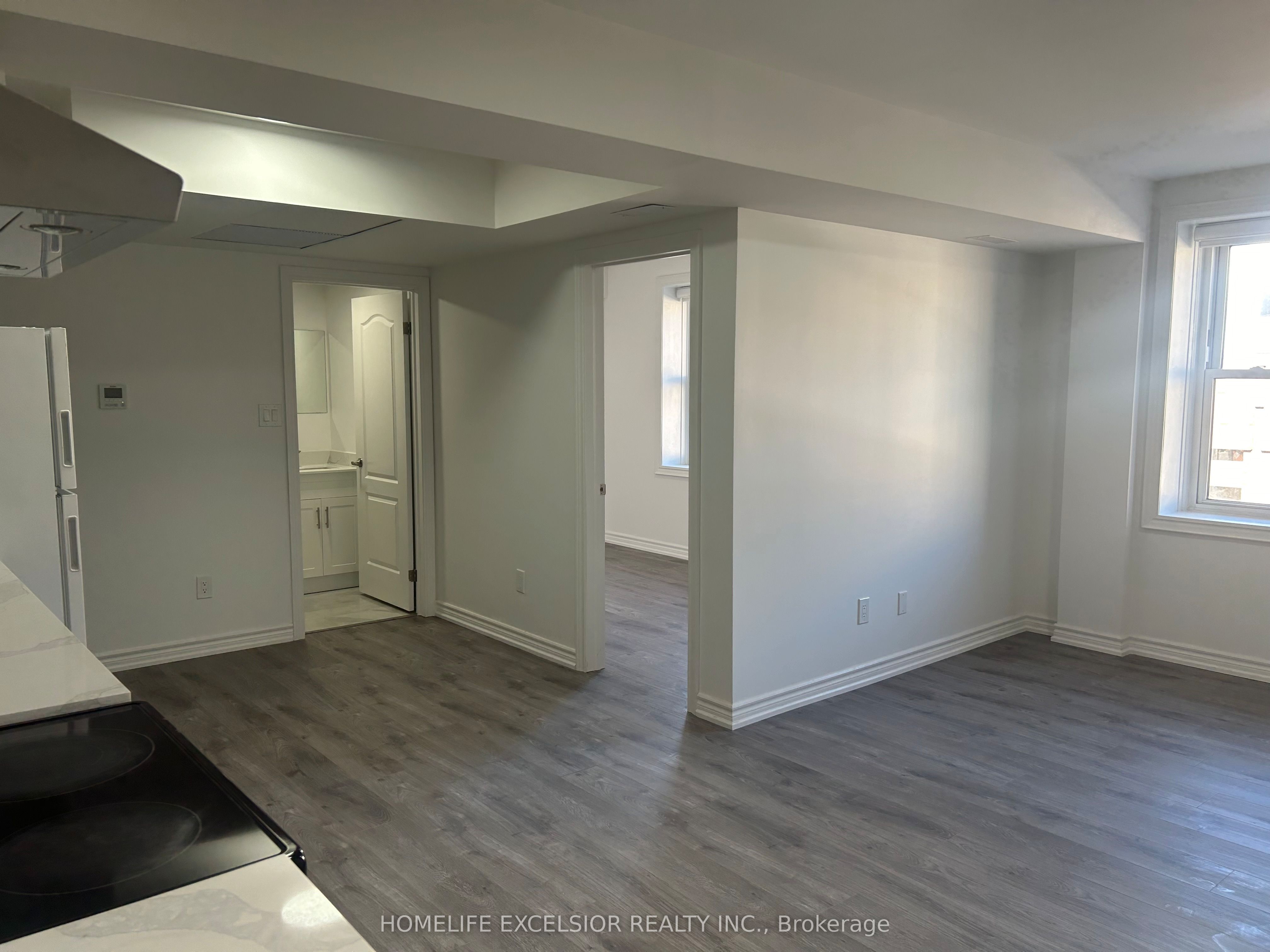 3 Simcoe Street S Unit 6, Oshawa, ON L1H 1A9 photo 2