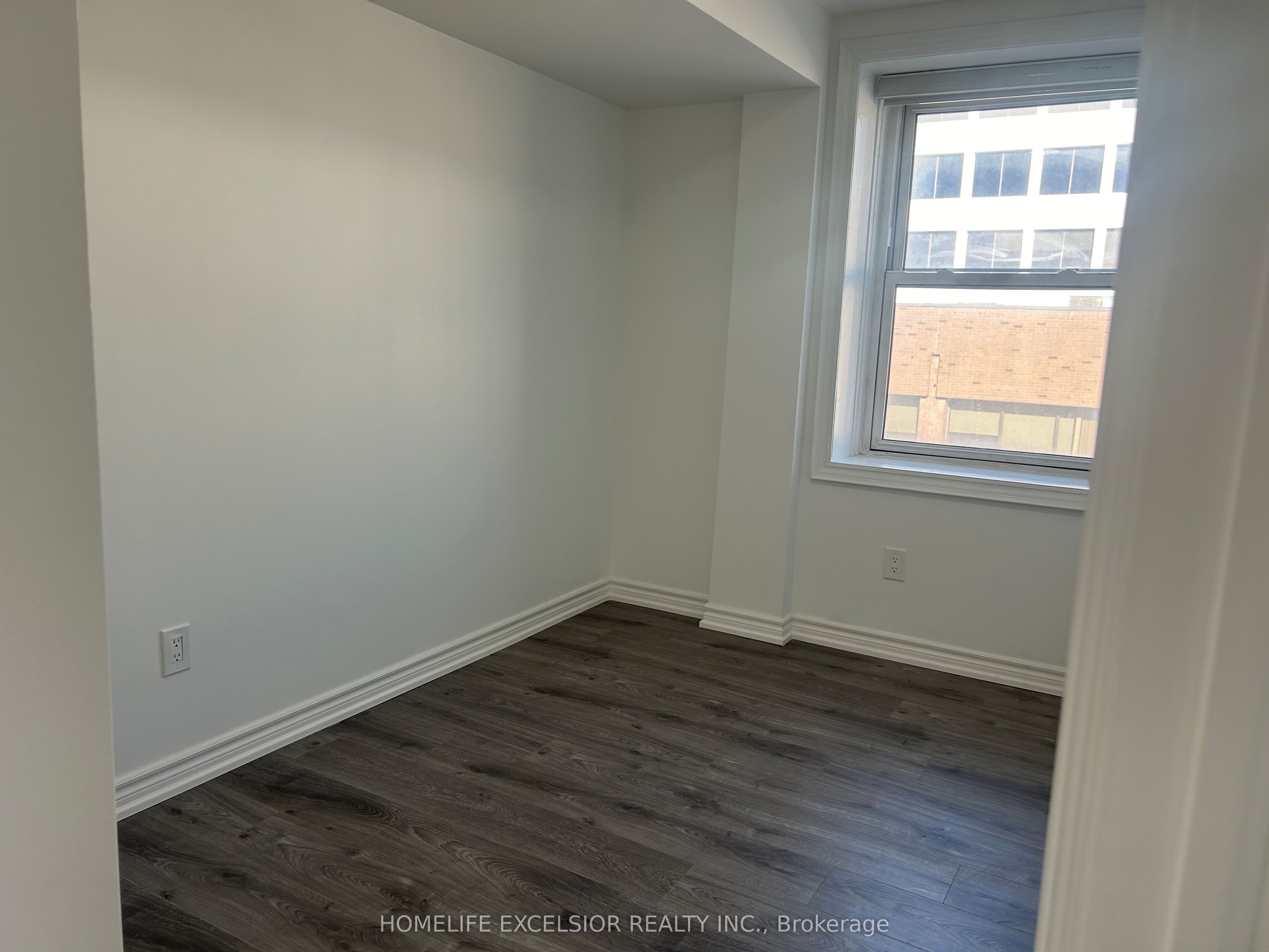 3 Simcoe Street S Unit 6, Oshawa, ON L1H 1A9 photo 3