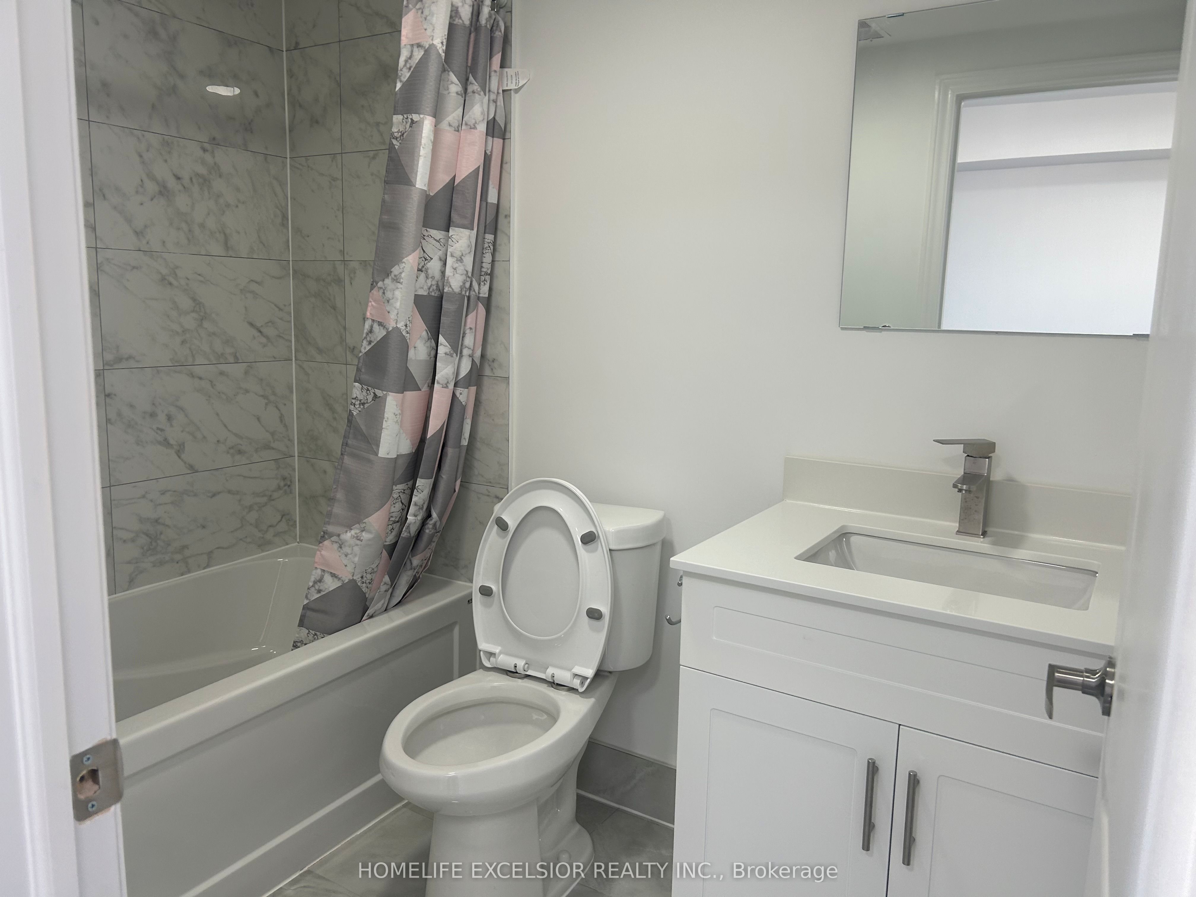 3 Simcoe Street S Unit 6, Oshawa, ON L1H 1A9 photo 4