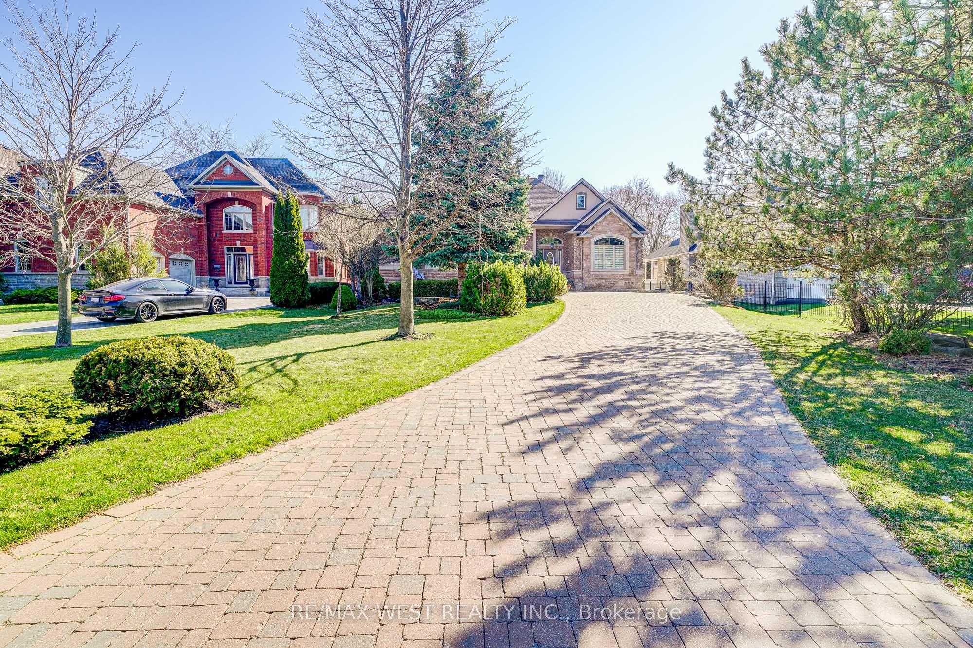 23 Hanover Court, Whitby, ON L1N 7J1 photo 2