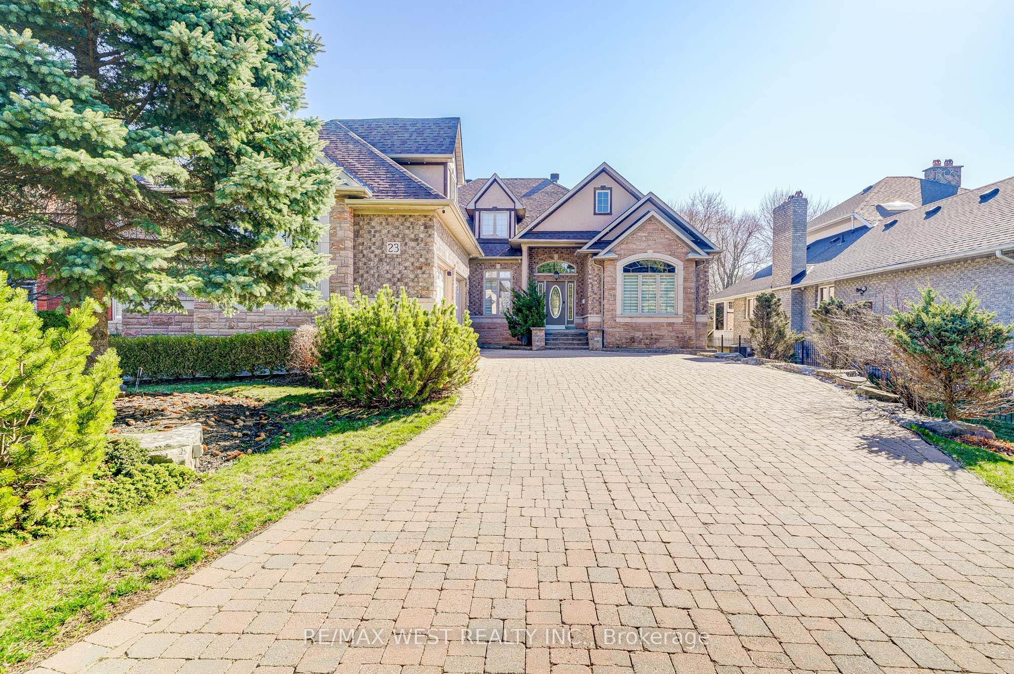 23 Hanover Court, Whitby, ON L1N 7J1 photo 3
