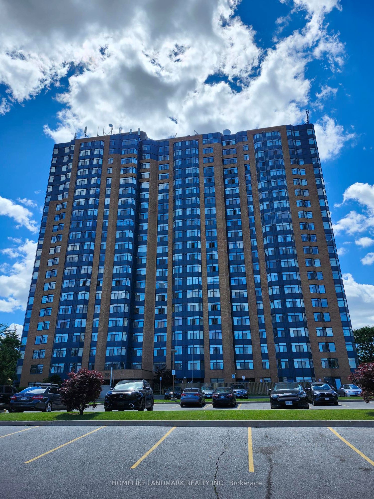 88 Alton Towers Circle 1601, Toronto, ON M1V 5C5