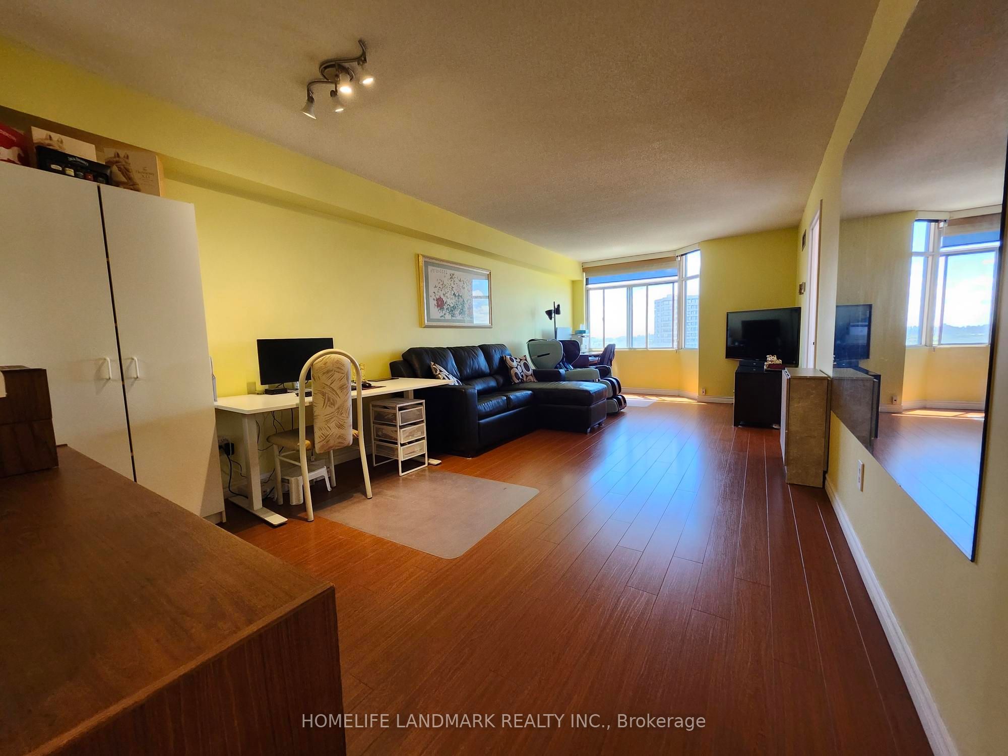 88 Alton Towers Circle 1601, Toronto, ON M1V 5C5 photo 3