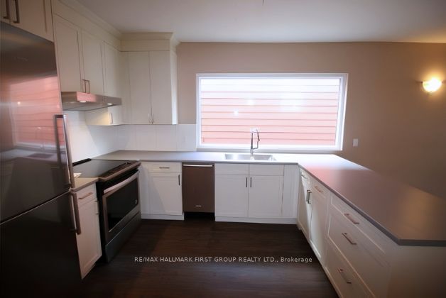 307 Greenwood Avenue, Toronto, ON M4L 2R6 photo 2
