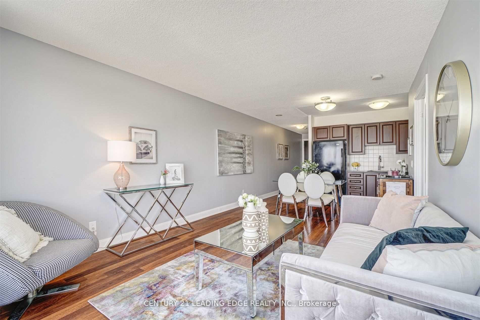 135 Village Green Square 2415, Toronto, ON M1S 0G4 photo 2