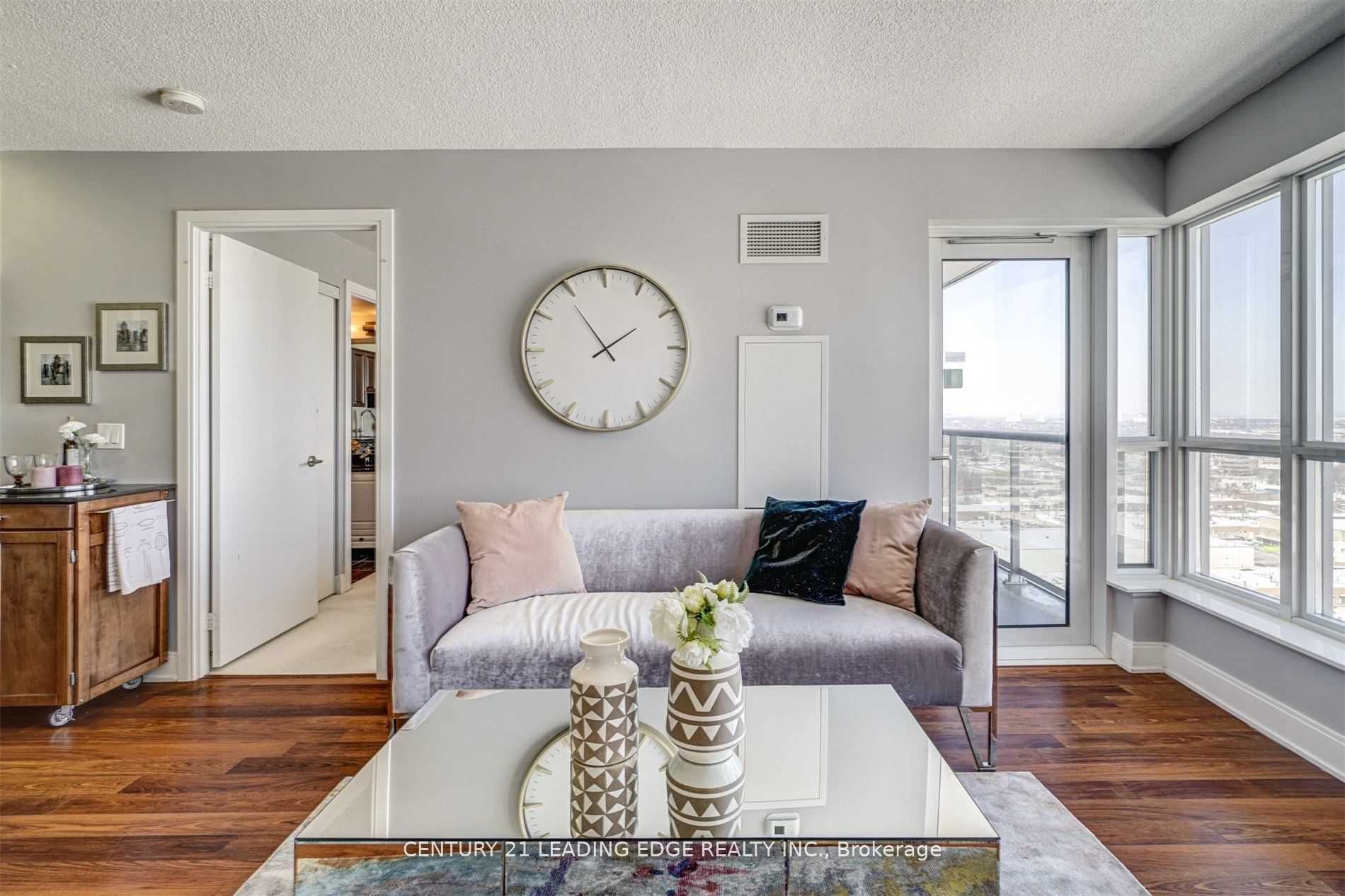 135 Village Green Square 2415, Toronto, ON M1S 0G4 photo 5