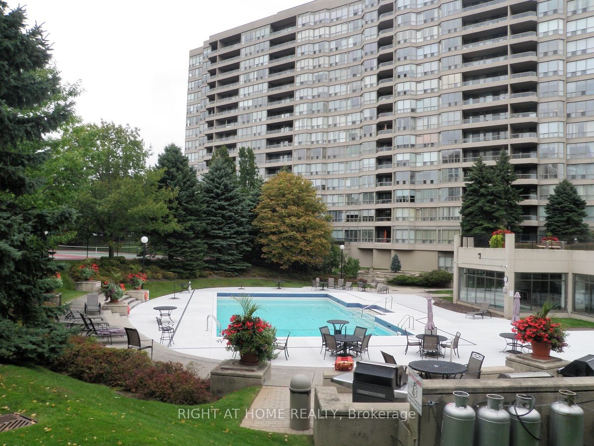 1880 Valley Farm Road 226, Pickering, ON L1V 6B3 photo 3