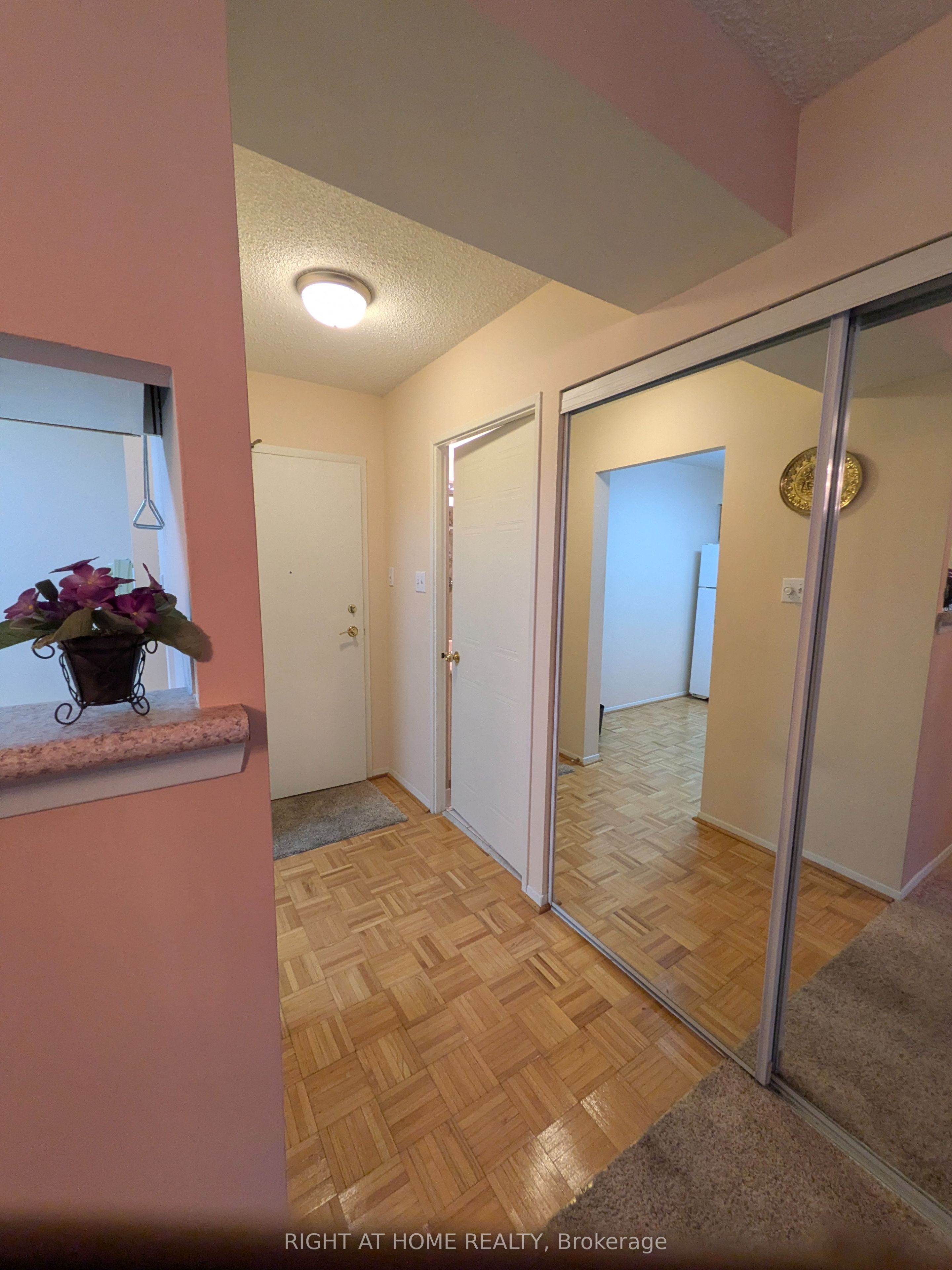 1880 Valley Farm Road 226, Pickering, ON L1V 6B3 photo 5