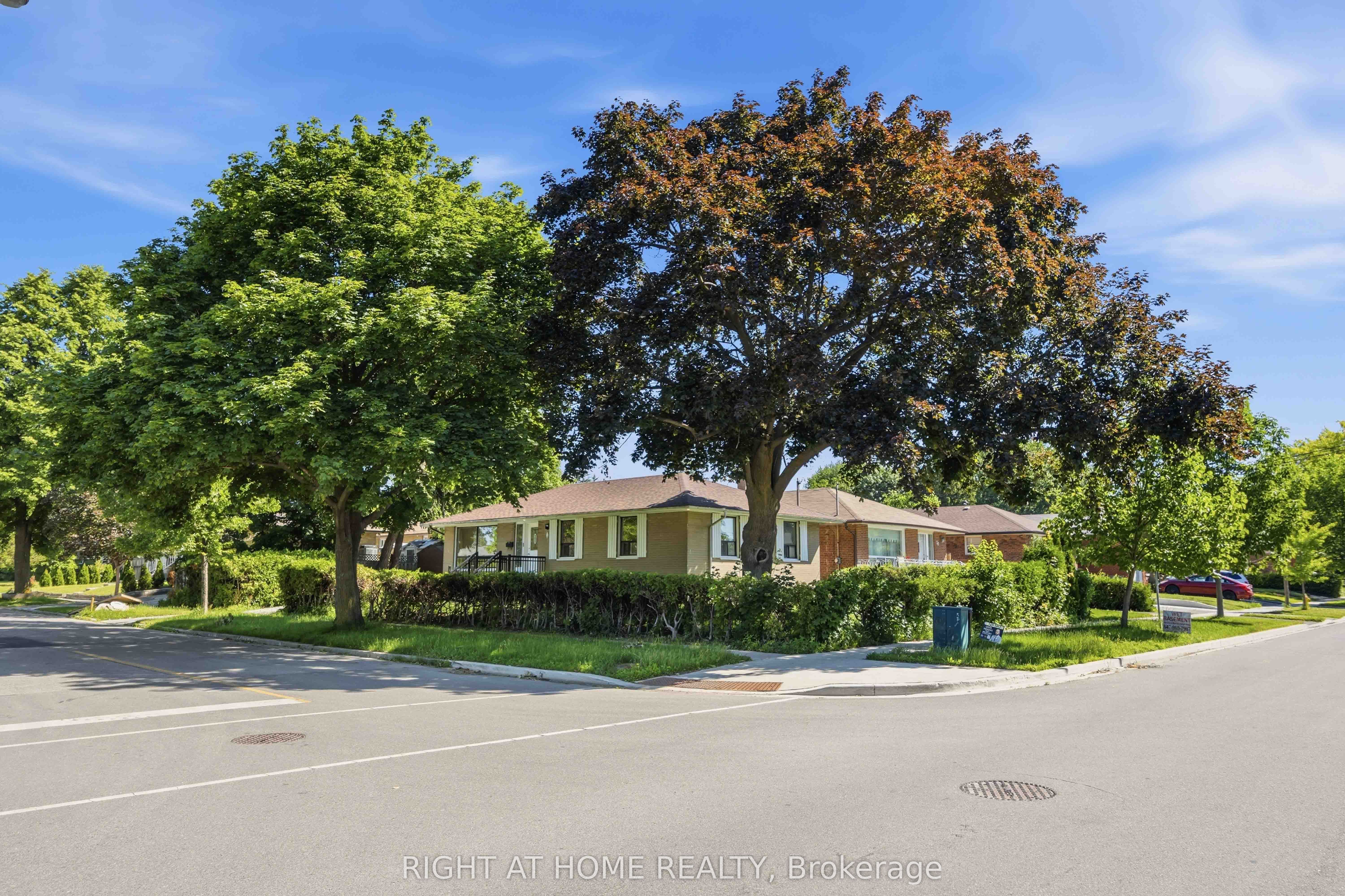 1 Mozart Avenue, Toronto, ON M1K 2V8