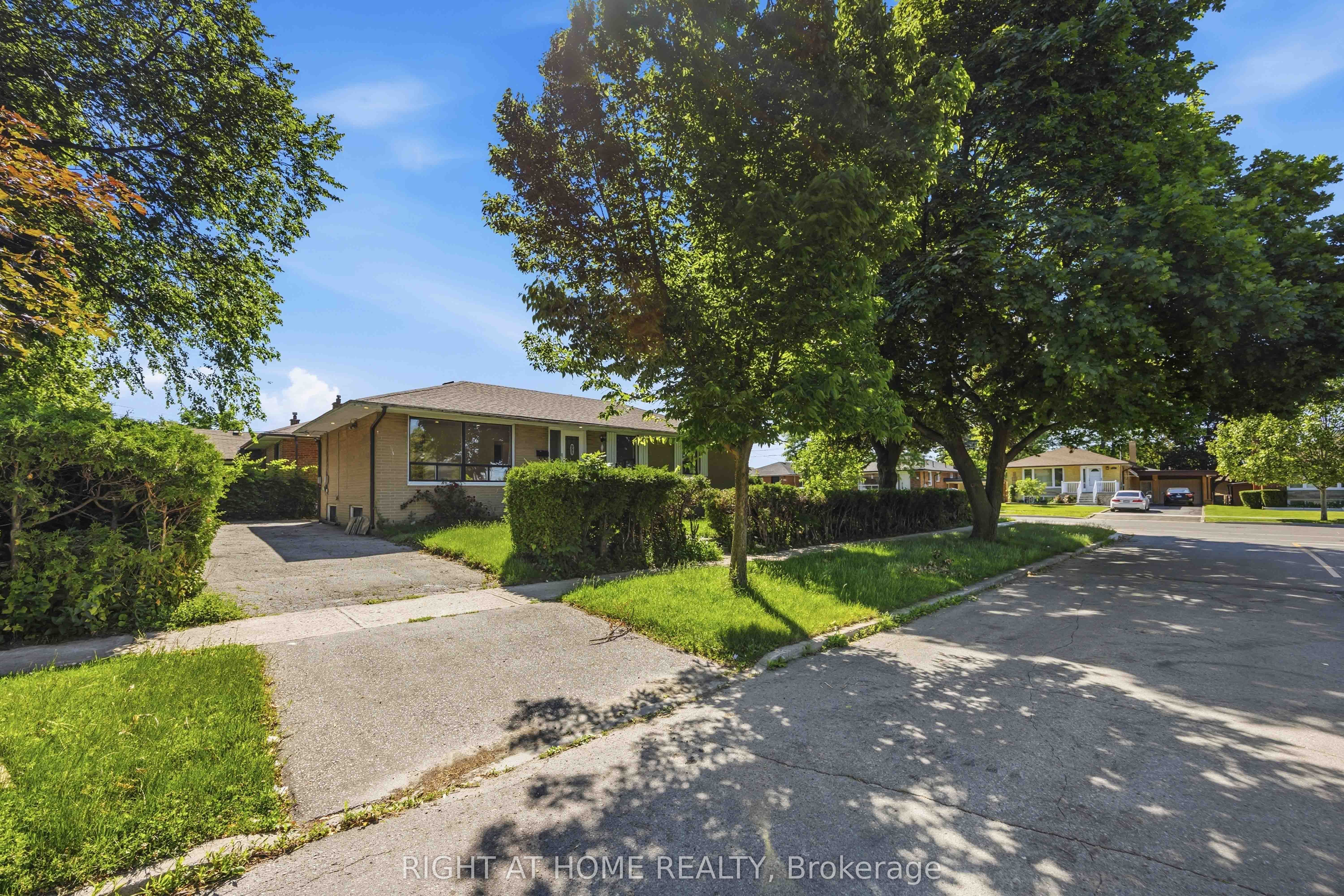 1 Mozart Avenue, Toronto, ON M1K 2V8 photo 2