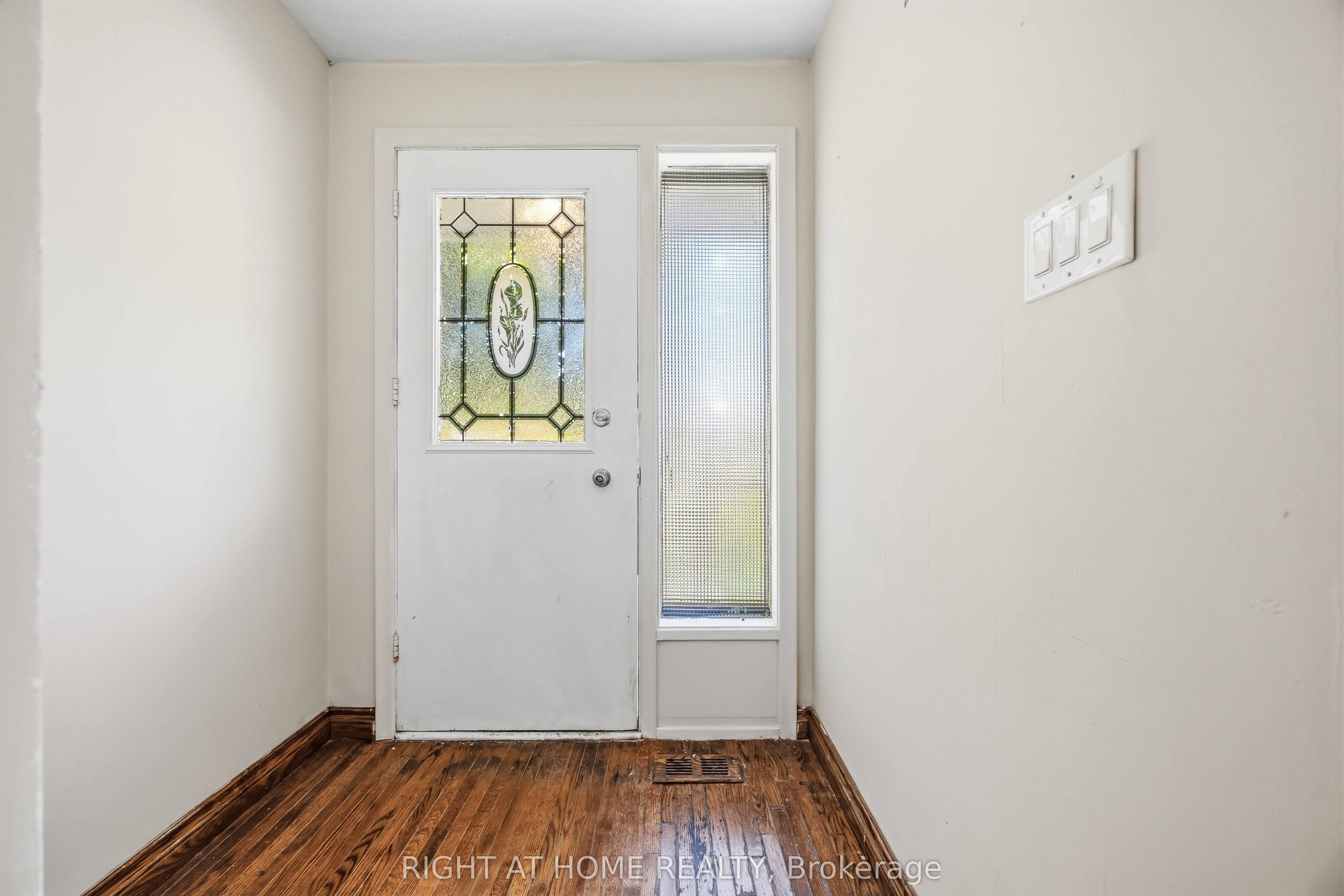 1 Mozart Avenue, Toronto, ON M1K 2V8 photo 4