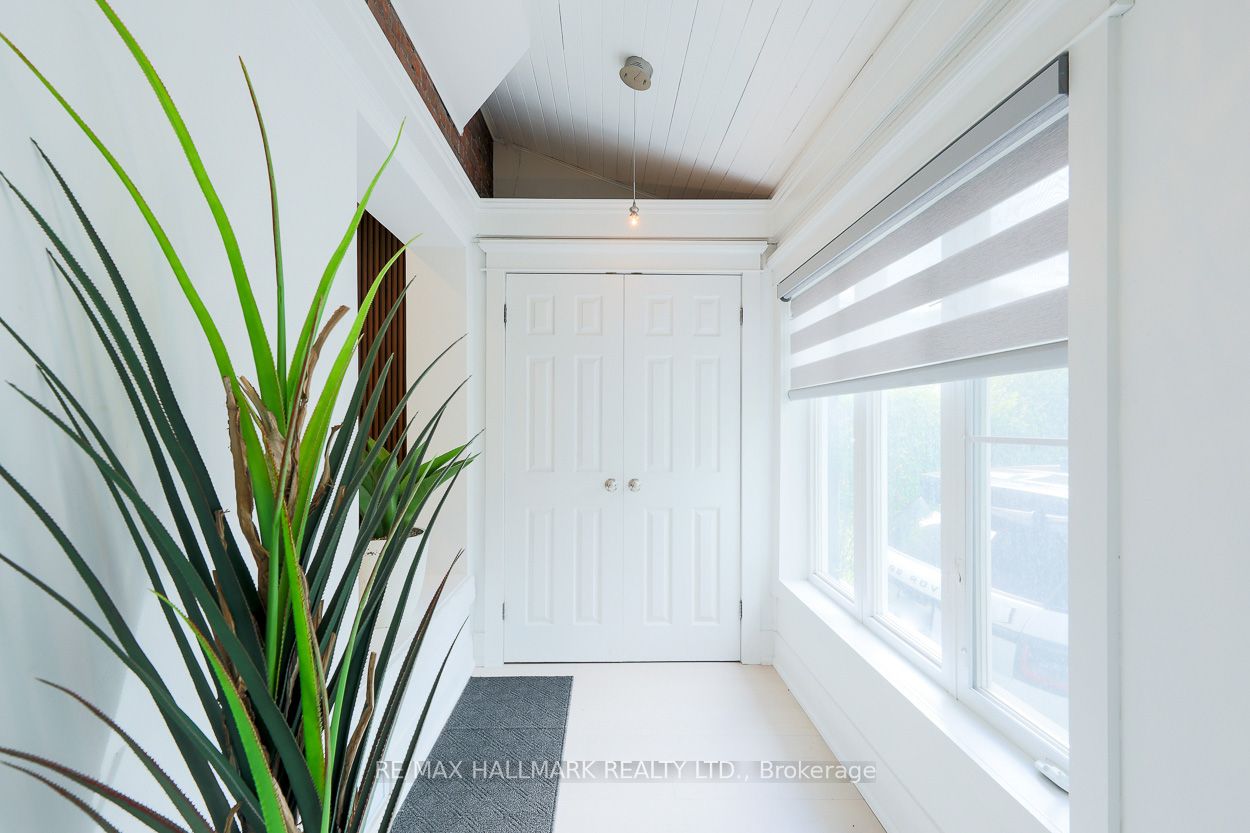 35 Dingwall Avenue, Toronto, ON M4J 1C4 photo 2