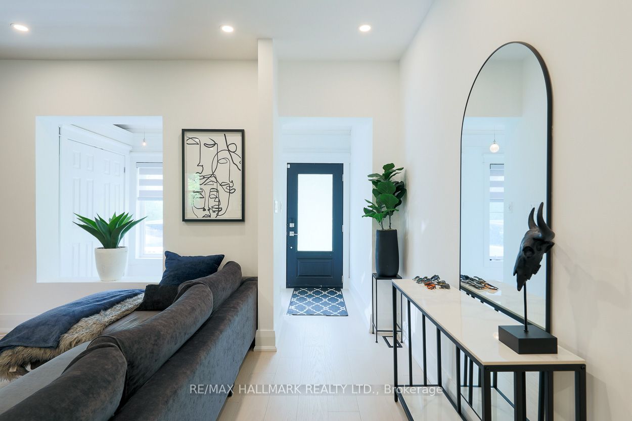 35 Dingwall Avenue, Toronto, ON M4J 1C4 photo 3