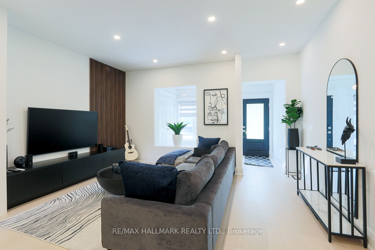 35 Dingwall Avenue, Toronto, ON M4J 1C4 photo 4