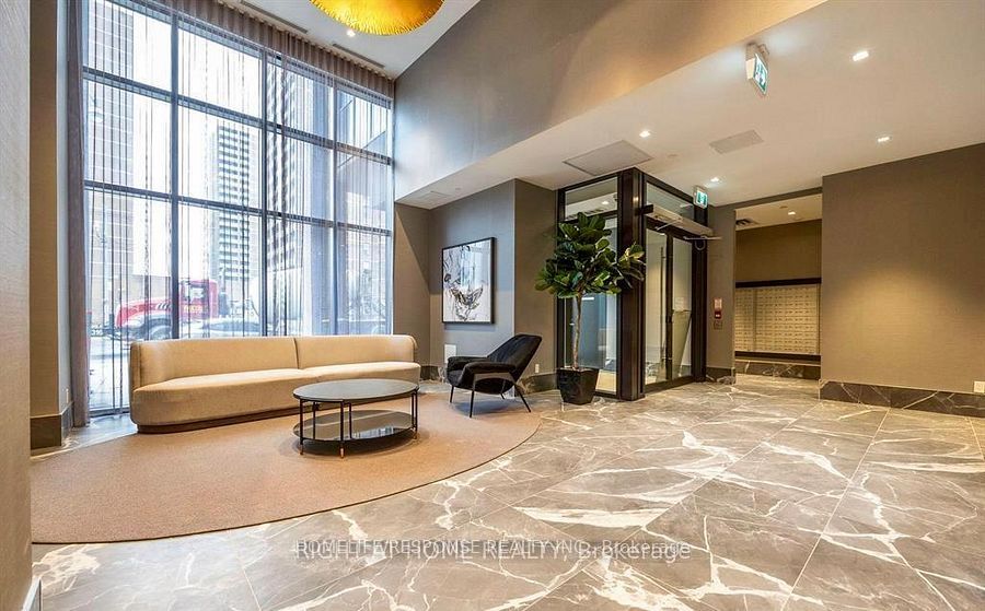 286 Main Street 2106, Toronto, ON M4C 0B3 photo 3