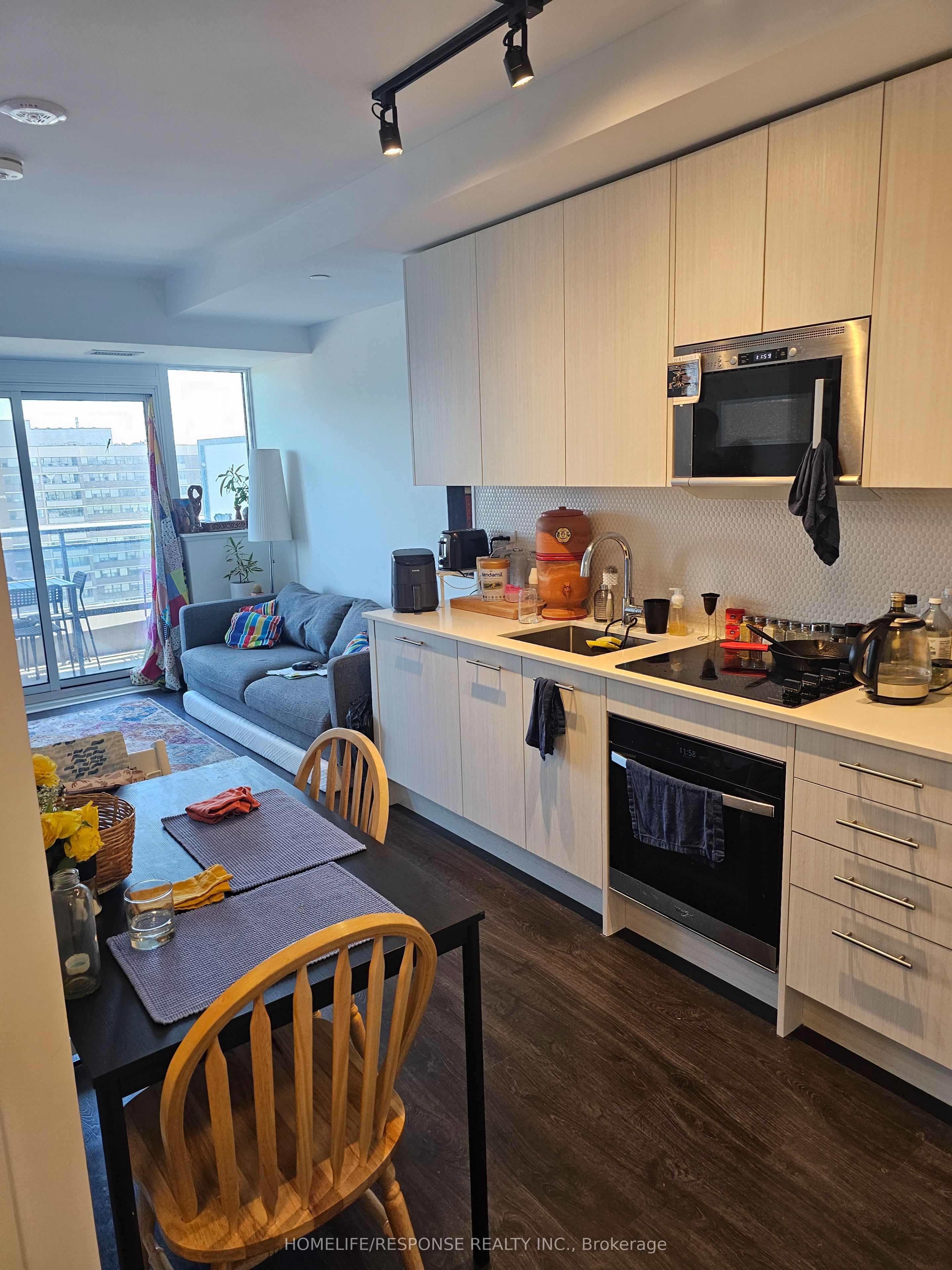 286 Main Street 2106, Toronto, ON M4C 0B3 photo 5