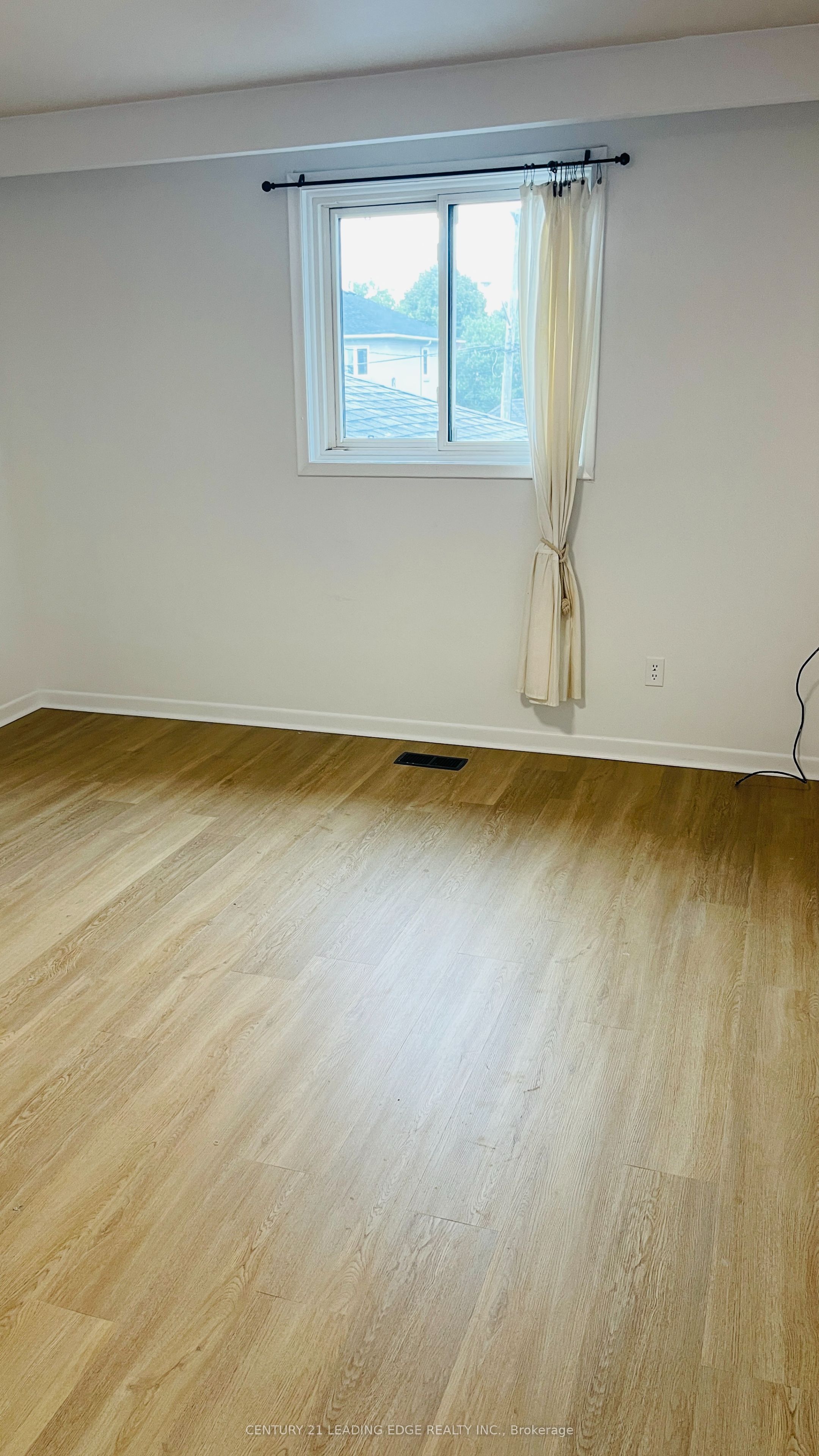 56 Jeavons Avenue Second Flr, Toronto, ON M1K 1T2 photo 2