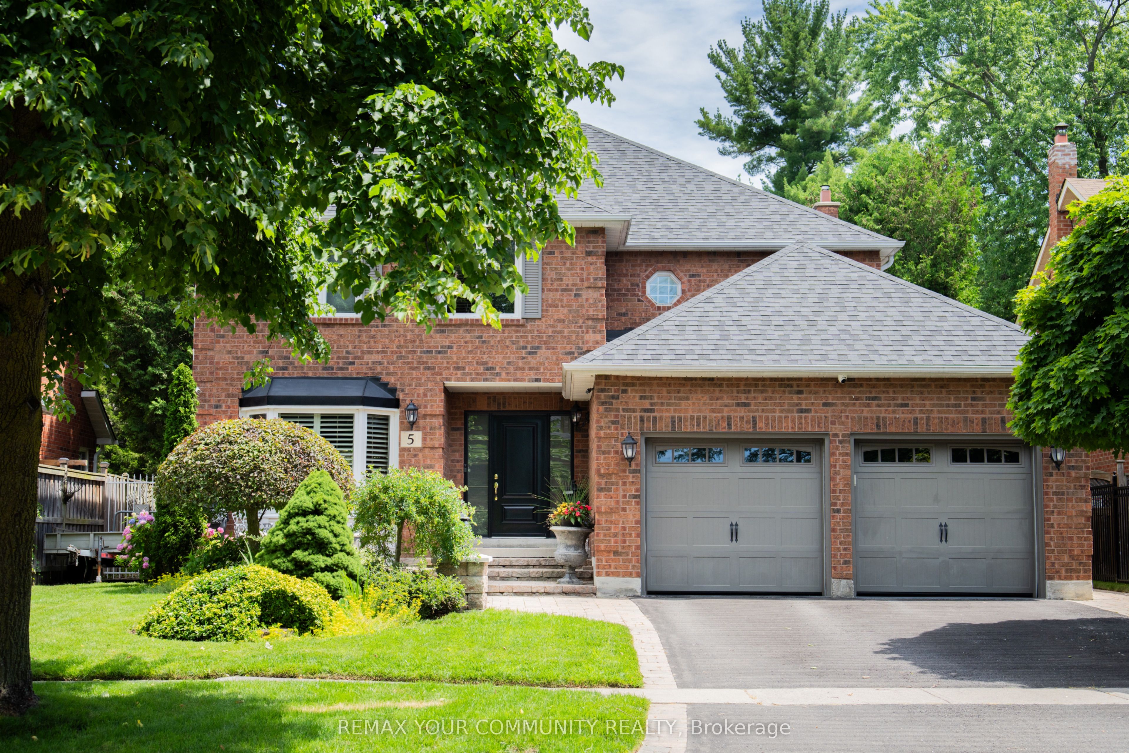 5 Carriage Lane, Clarington, ON L1E 1J9