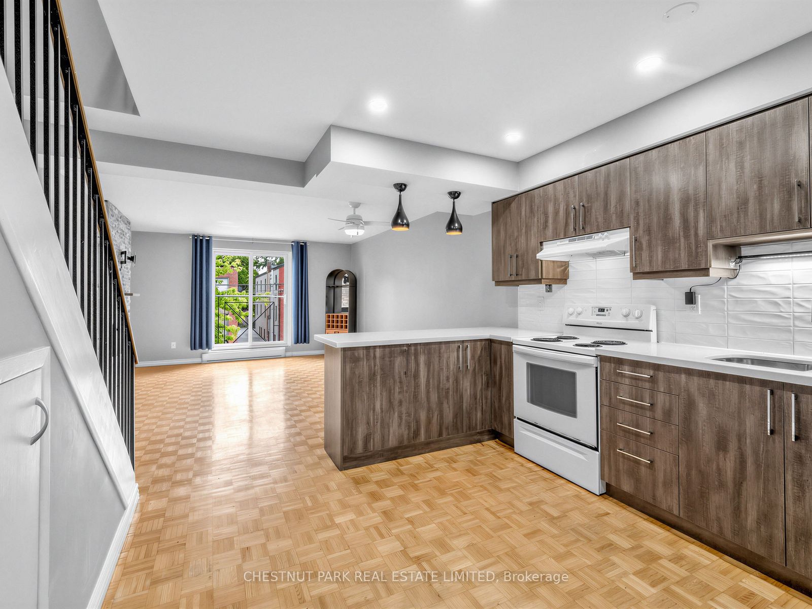 880 Broadview Avenue 3, Toronto, ON M4K 2R1