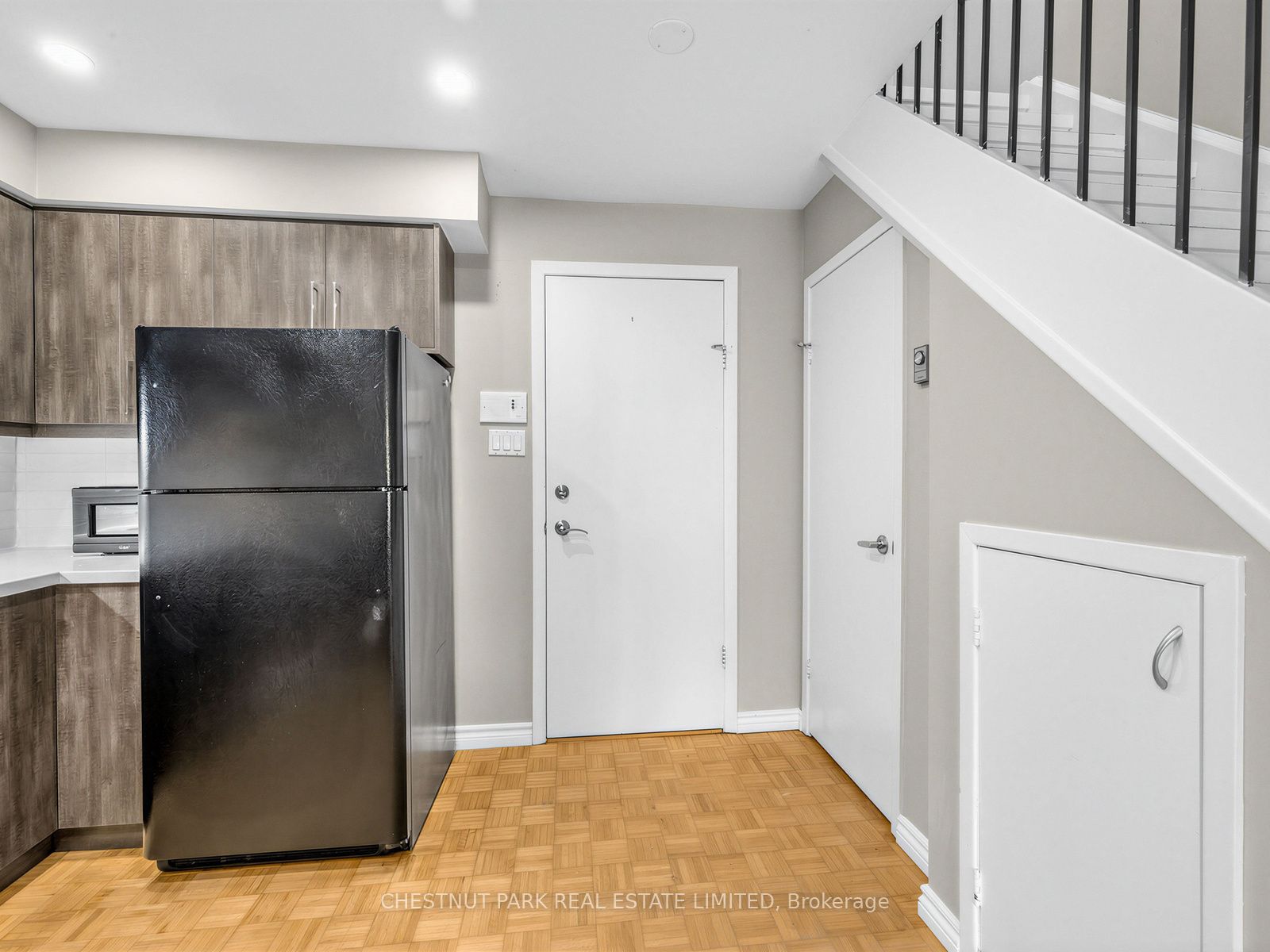 880 Broadview Avenue 3, Toronto, ON M4K 2R1 photo 2