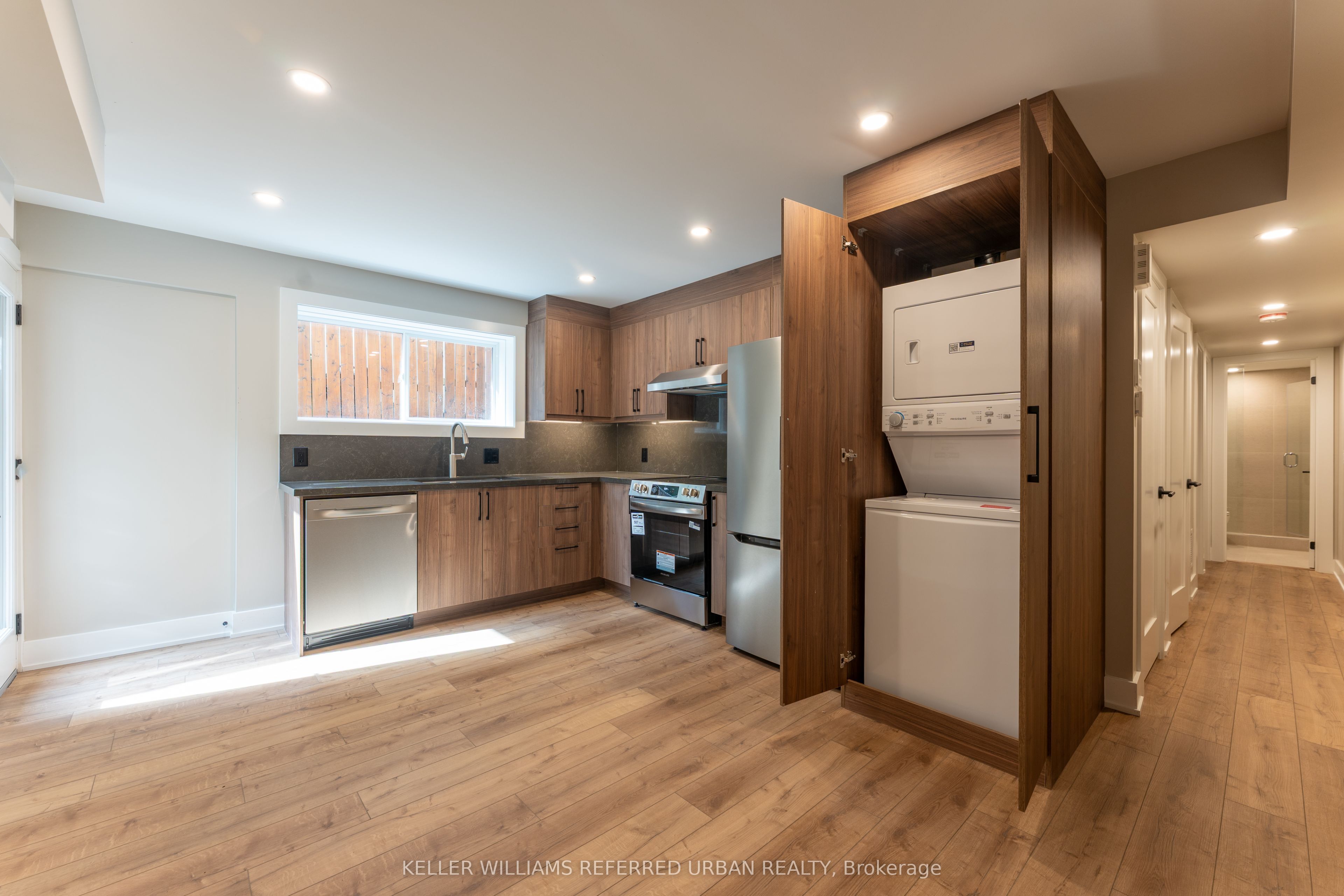 352 Jones Avenue 1, Toronto, ON M4J 3G3 photo 2
