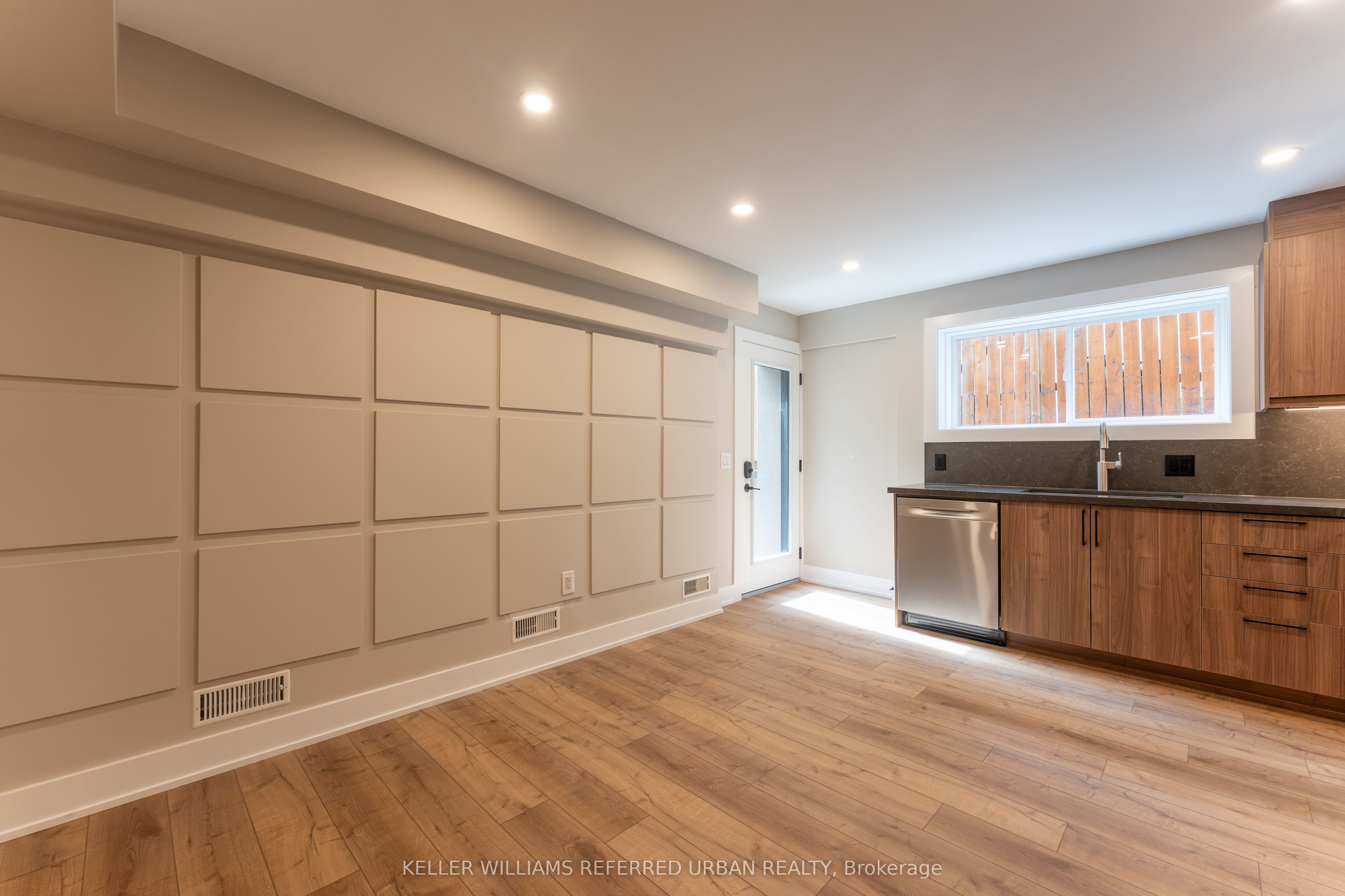352 Jones Avenue 1, Toronto, ON M4J 3G3 photo 3