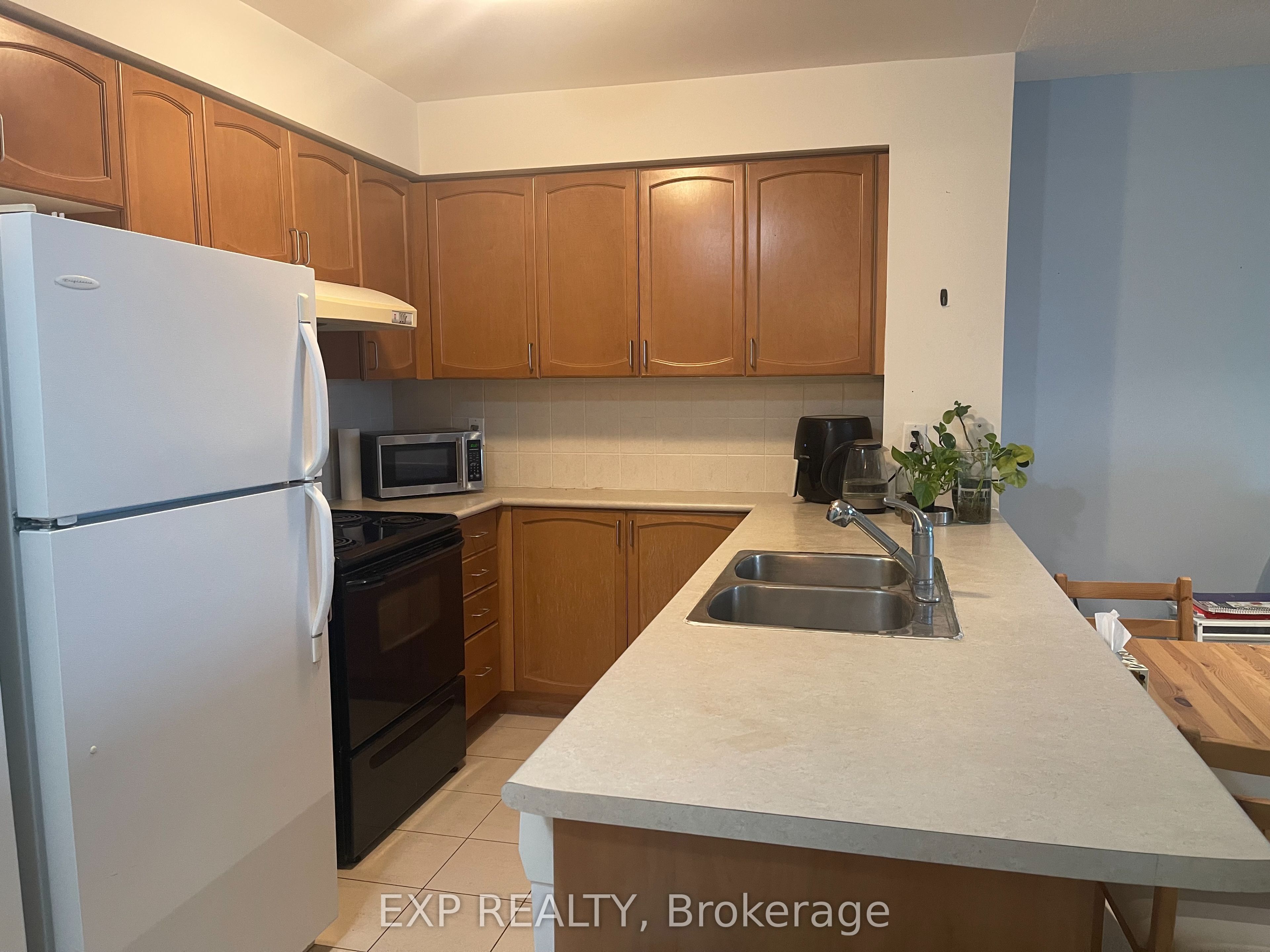 50 Brian Harrison Way 2810, Toronto, ON M1P 5J4 photo 3