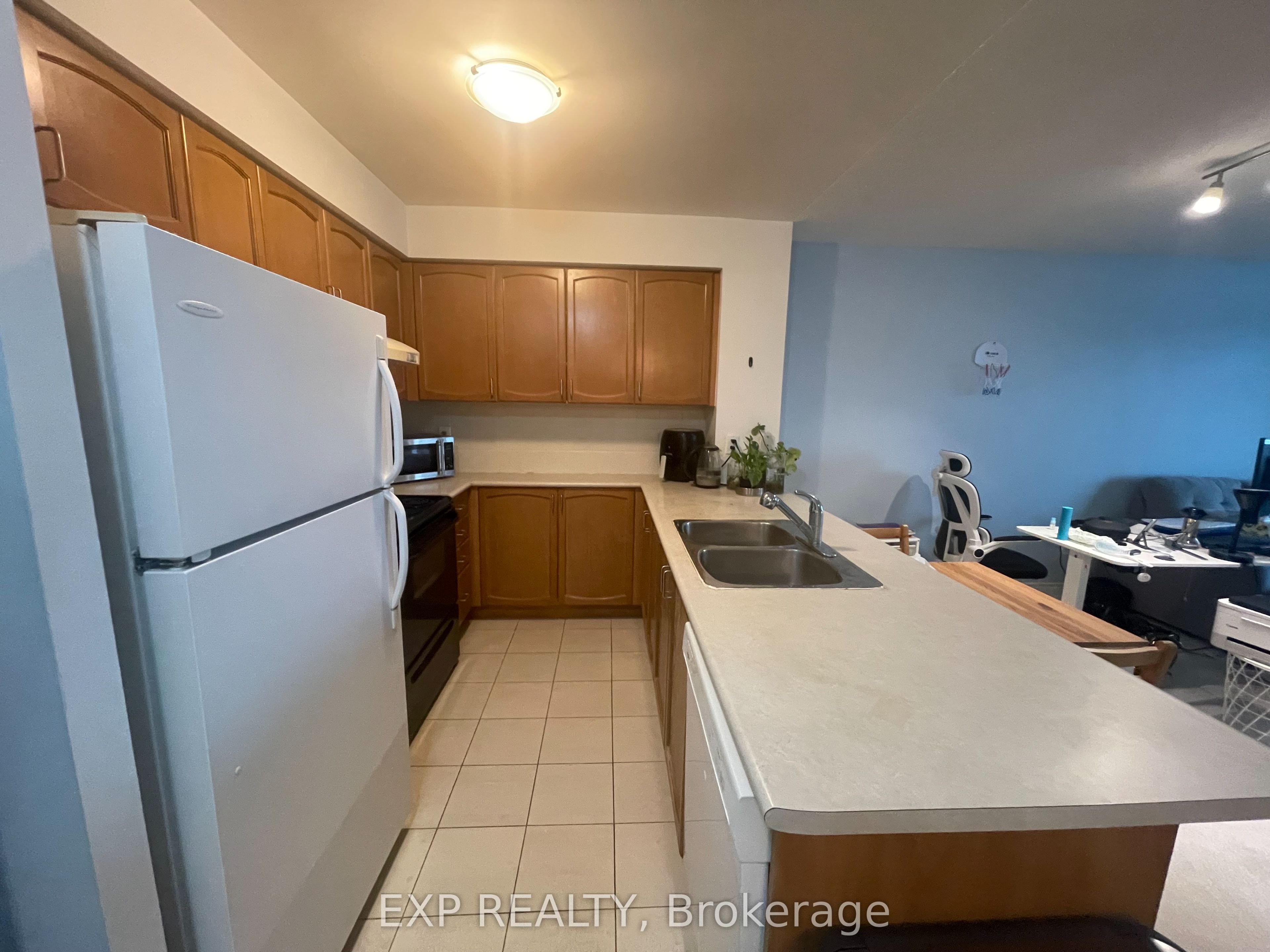 50 Brian Harrison Way 2810, Toronto, ON M1P 5J4 photo 4