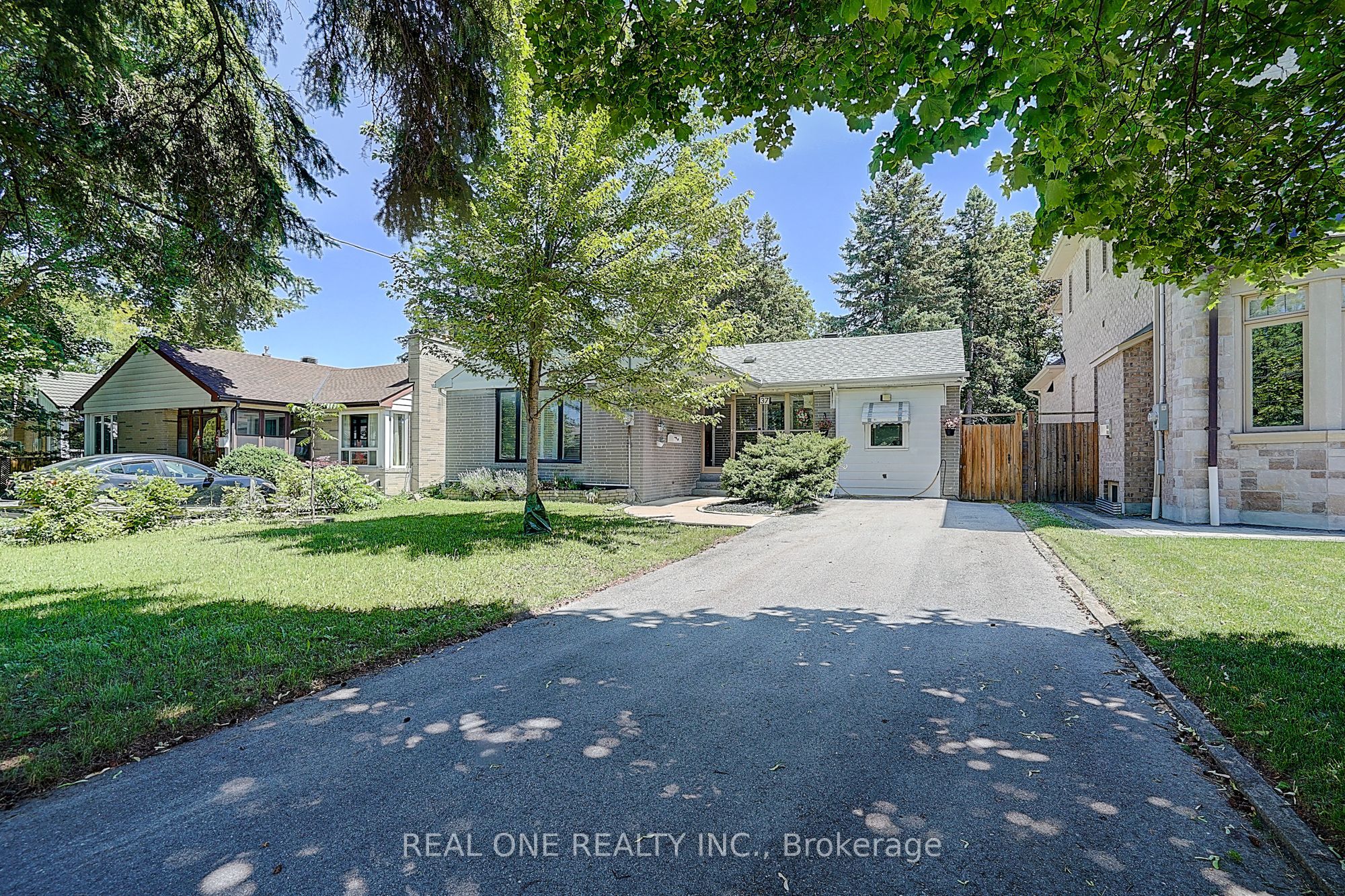 37 Lauralynn Crescent, Toronto, ON M1S 2H3