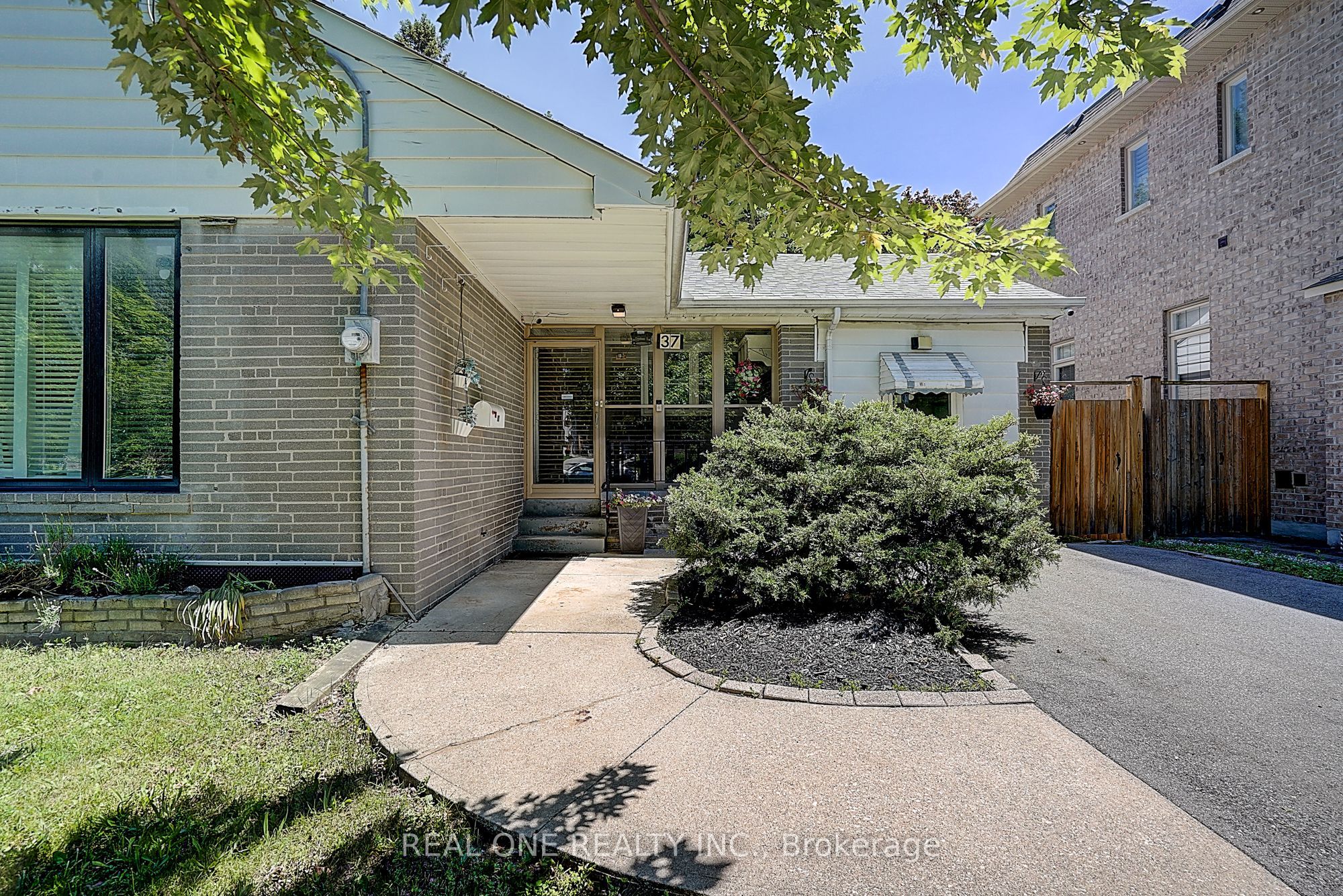 37 Lauralynn Crescent, Toronto, ON M1S 2H3 photo 2