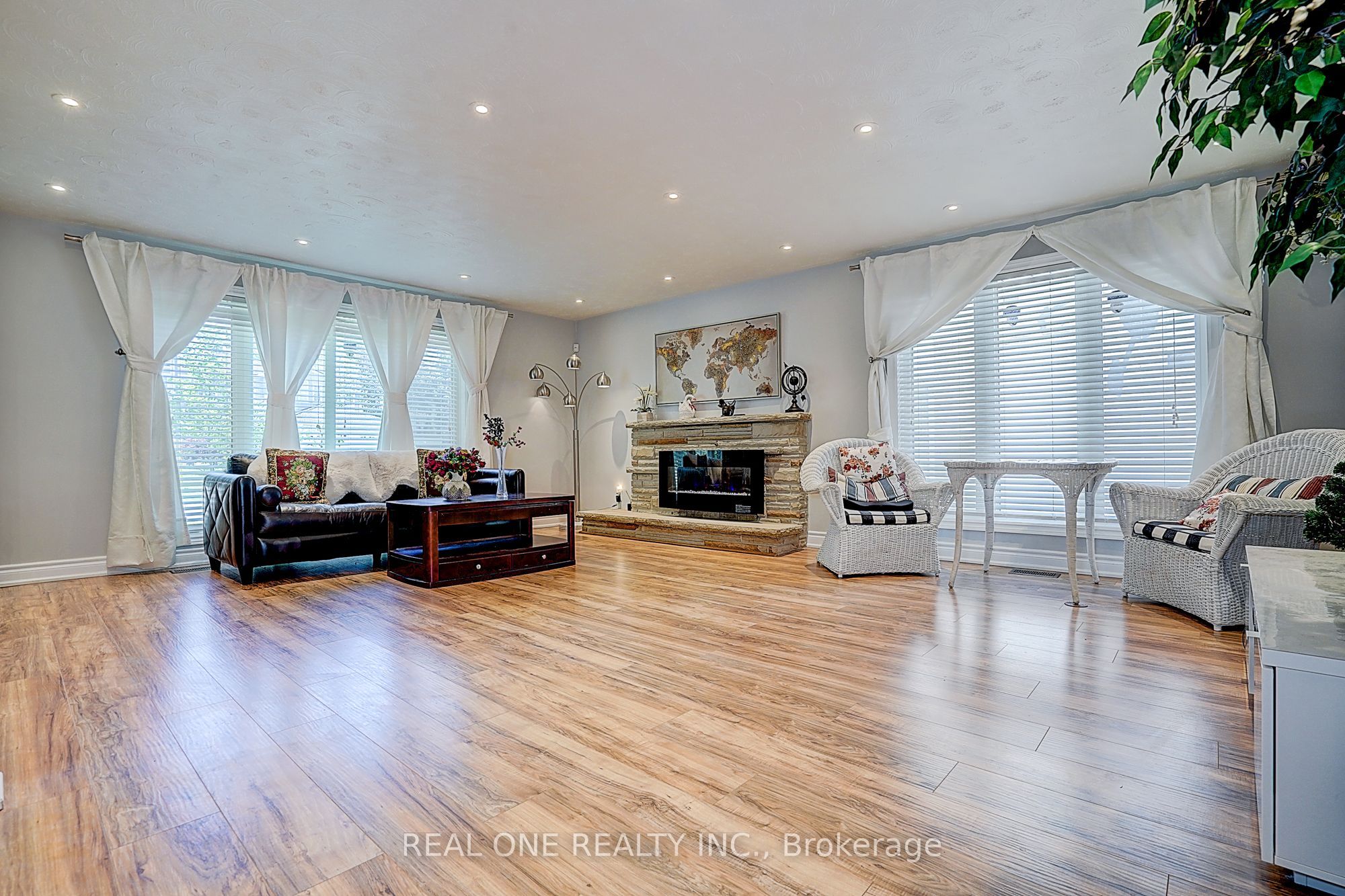 37 Lauralynn Crescent, Toronto, ON M1S 2H3 photo 4