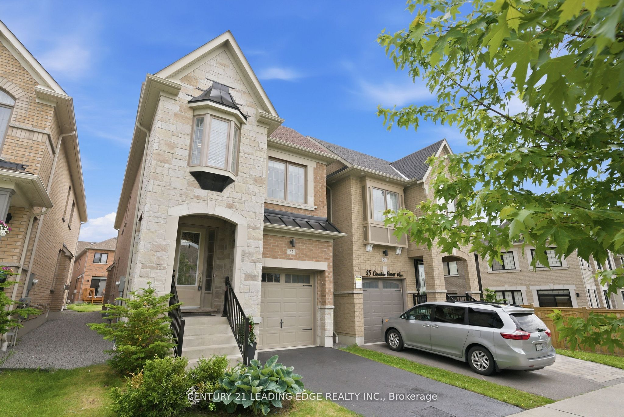 27 Christine Elliott Avenue, Whitby, ON L1P 0B8 photo 2