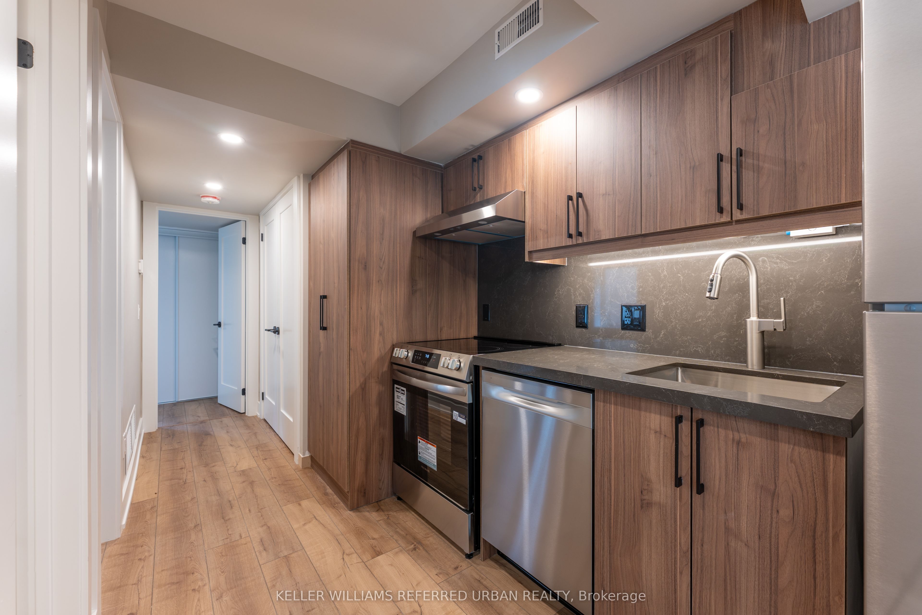 352 Jones Avenue 2, Toronto, ON M4J 3G3 photo 2