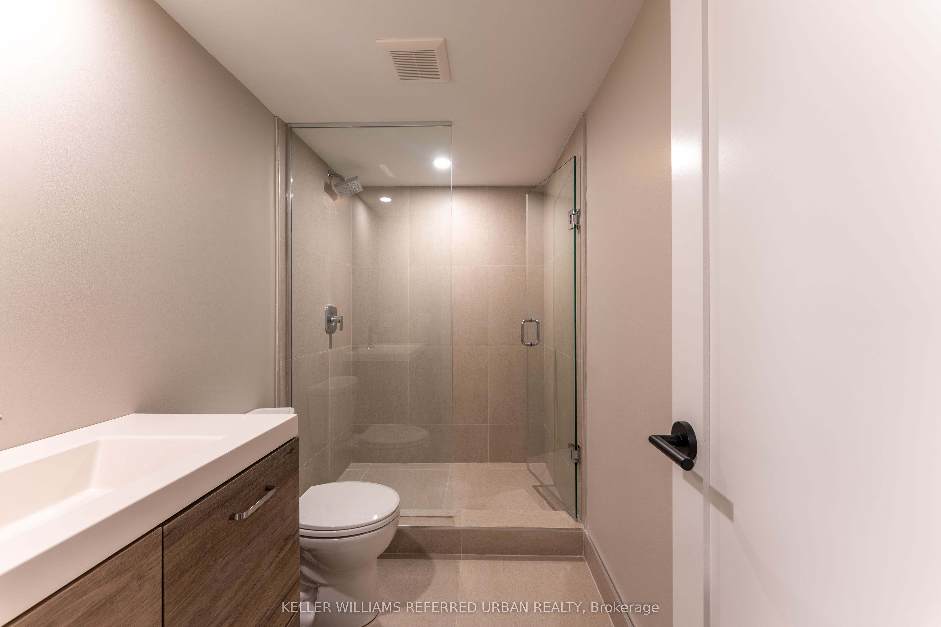 352 Jones Avenue 2, Toronto, ON M4J 3G3 photo 3