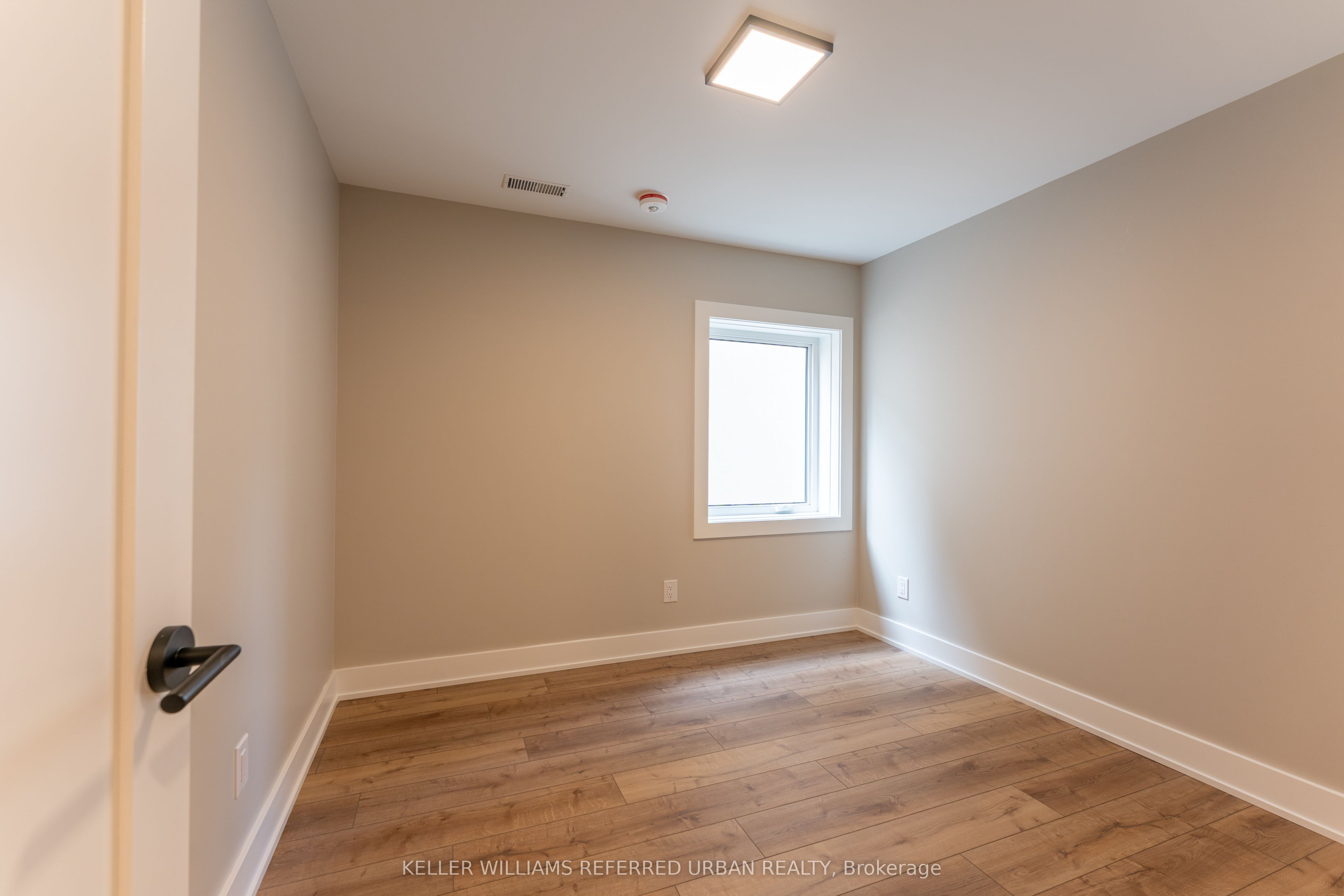 352 Jones Avenue 2, Toronto, ON M4J 3G3 photo 4