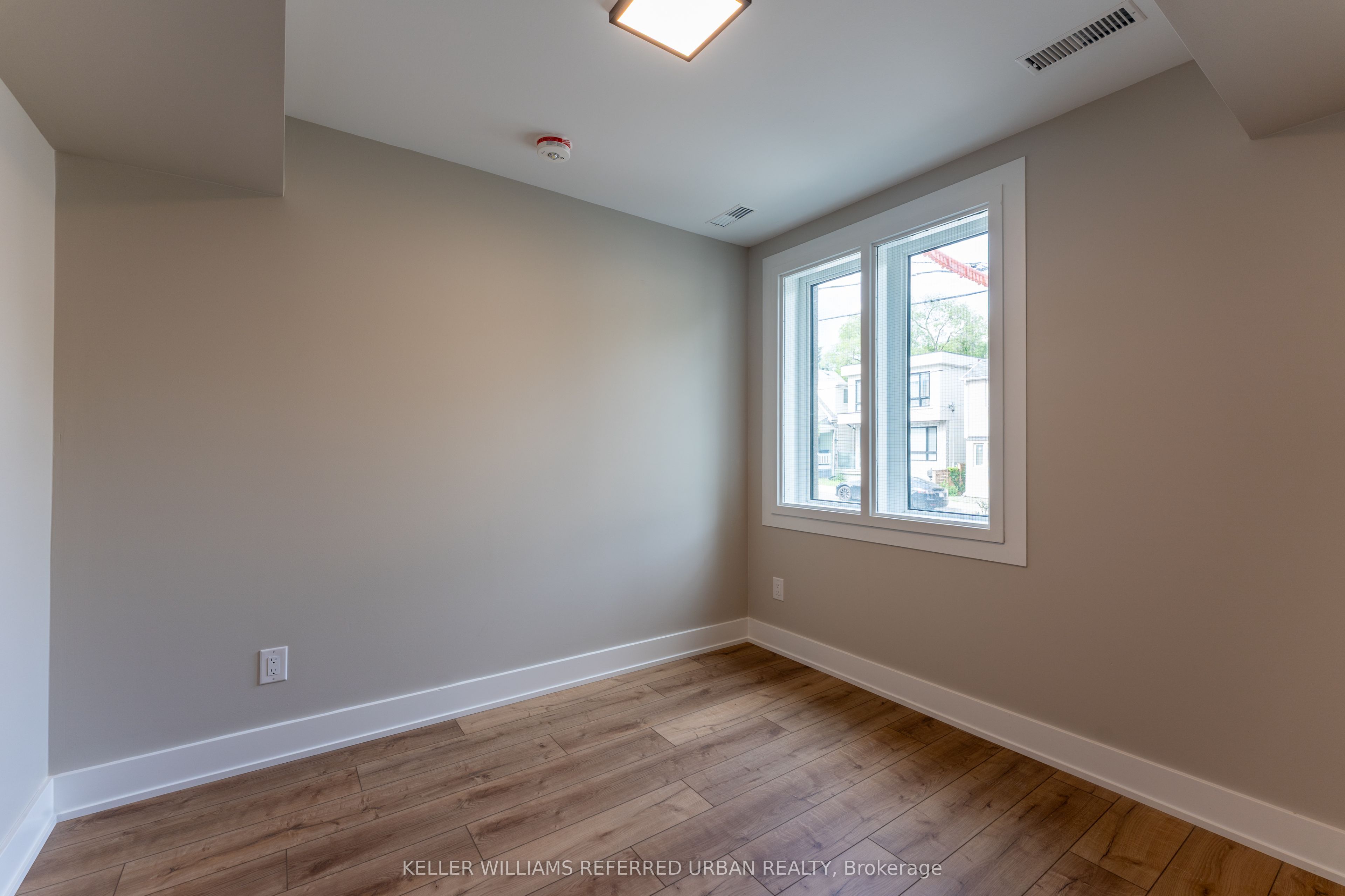 352 Jones Avenue 2, Toronto, ON M4J 3G3 photo 5