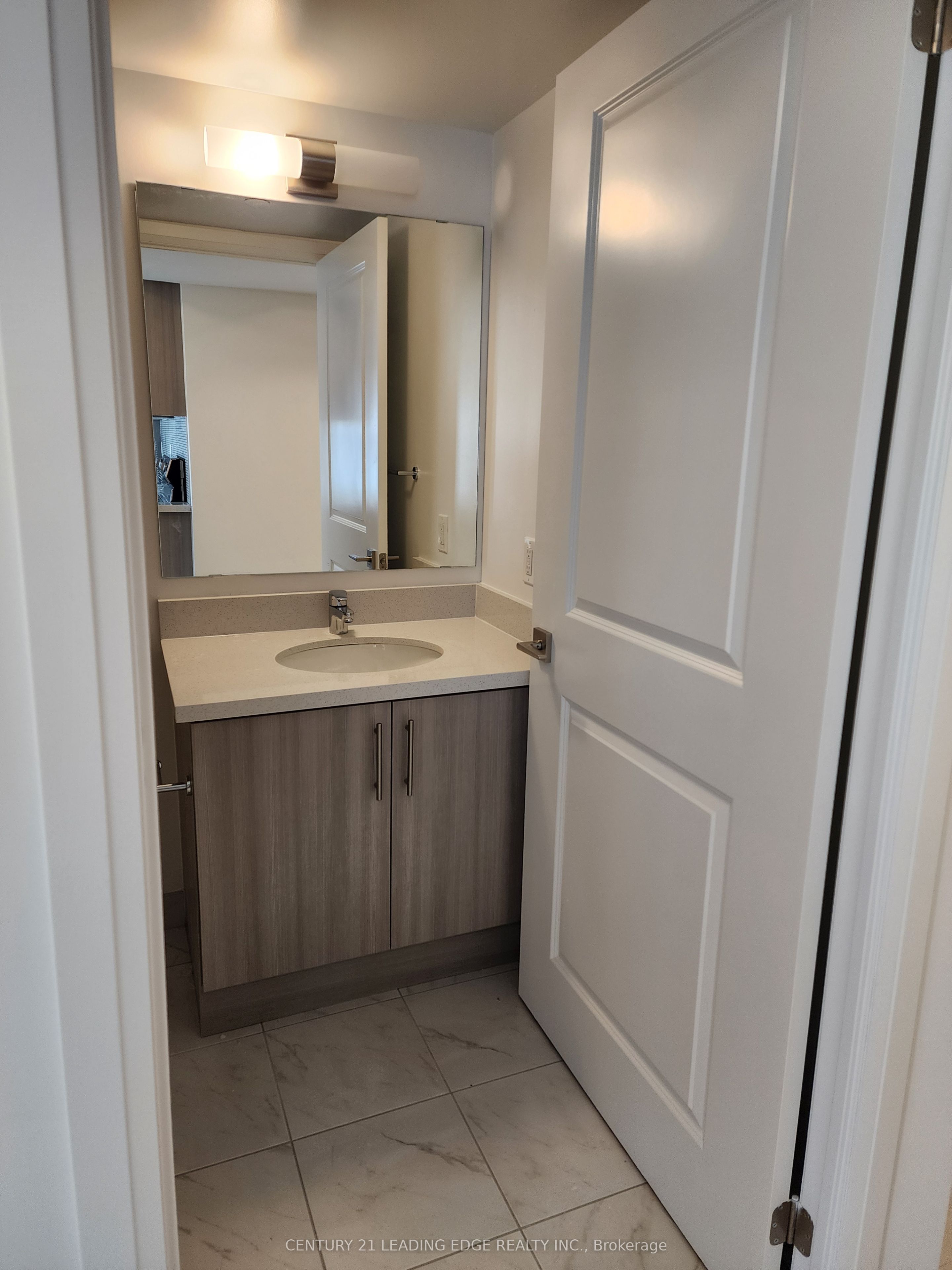 1010 Sandy Beach Road 1411, Pickering, ON L1W 0C7 photo 5