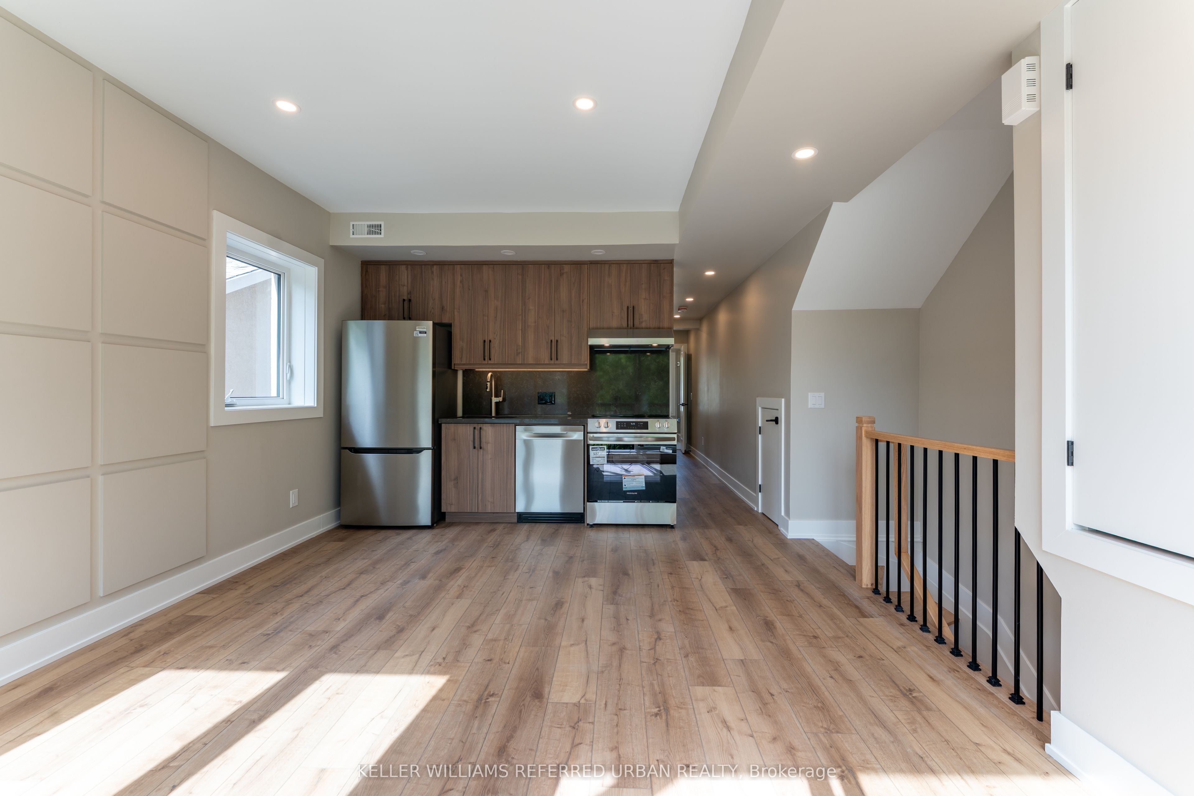 352 Jones Avenue 3, Toronto, ON M4J 3G3 photo 3