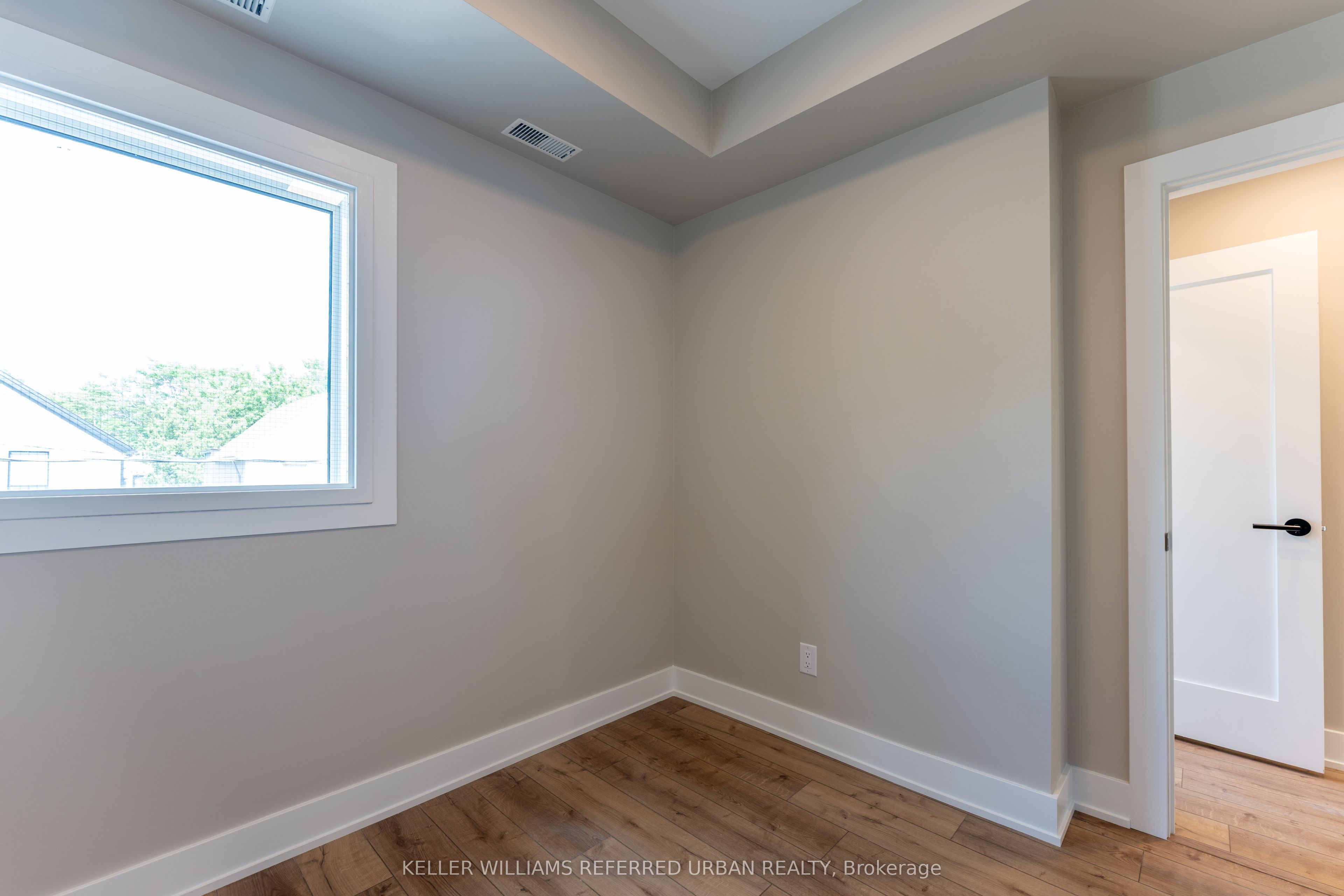 352 Jones Avenue 3, Toronto, ON M4J 3G3 photo 4