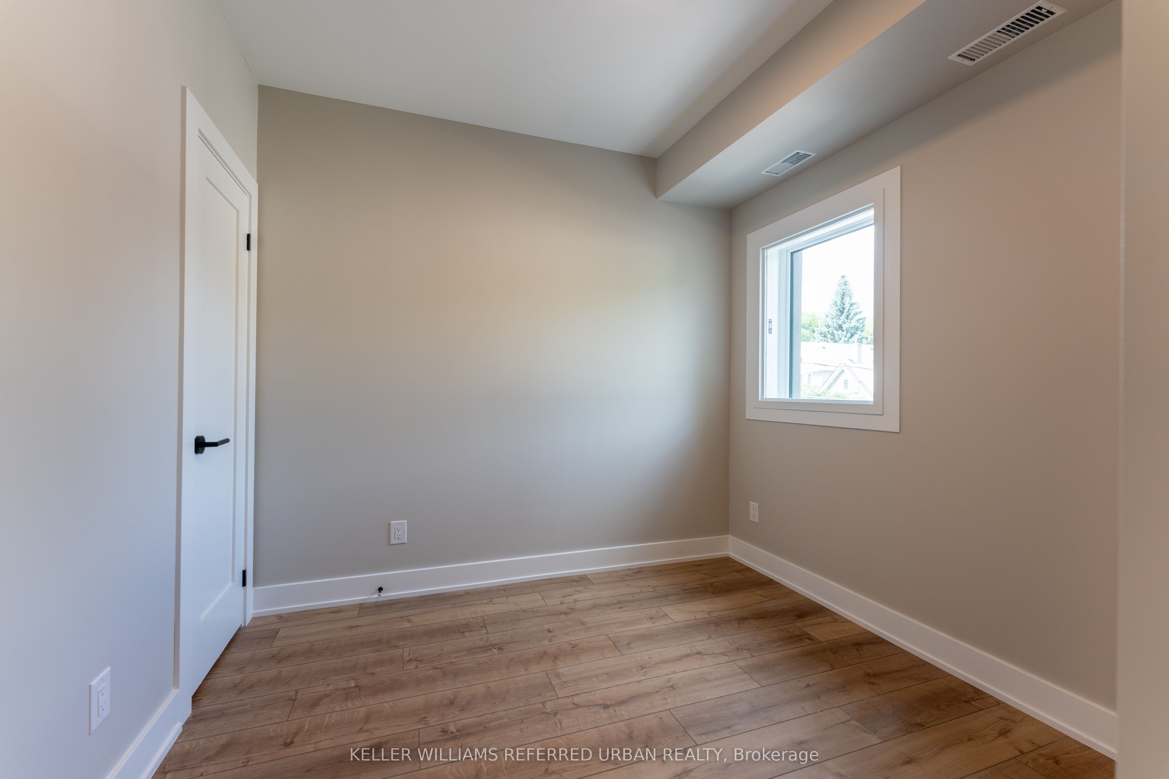 352 Jones Avenue 3, Toronto, ON M4J 3G3 photo 5