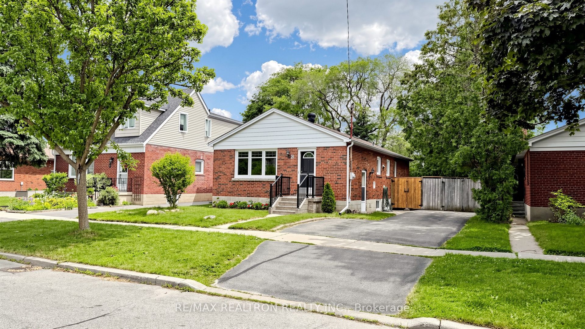 91 Vauxhall Drive, Toronto, ON M1P 1R1 photo 2