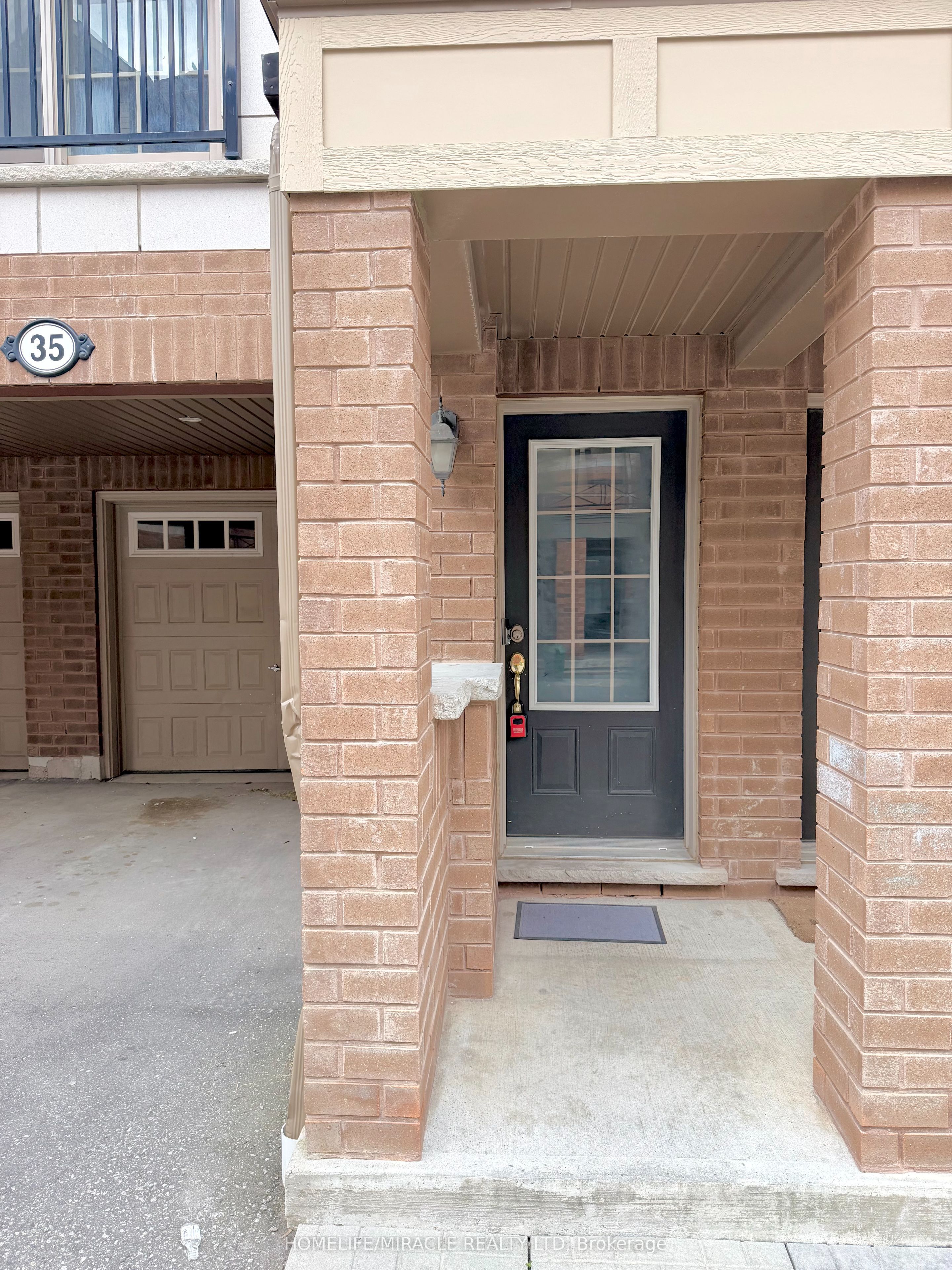 35 Glenstal Path 265, Oshawa, ON L1L 0L2 photo 2