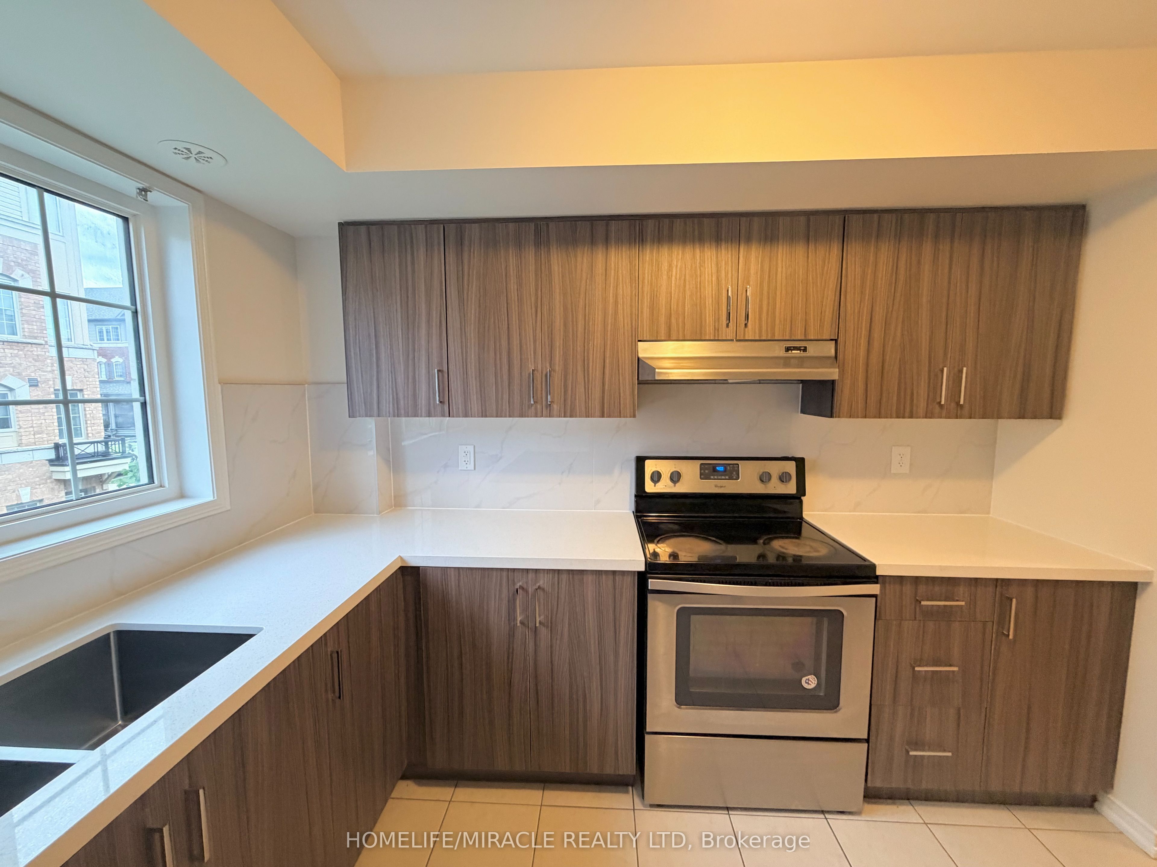 35 Glenstal Path 265, Oshawa, ON L1L 0L2 photo 5