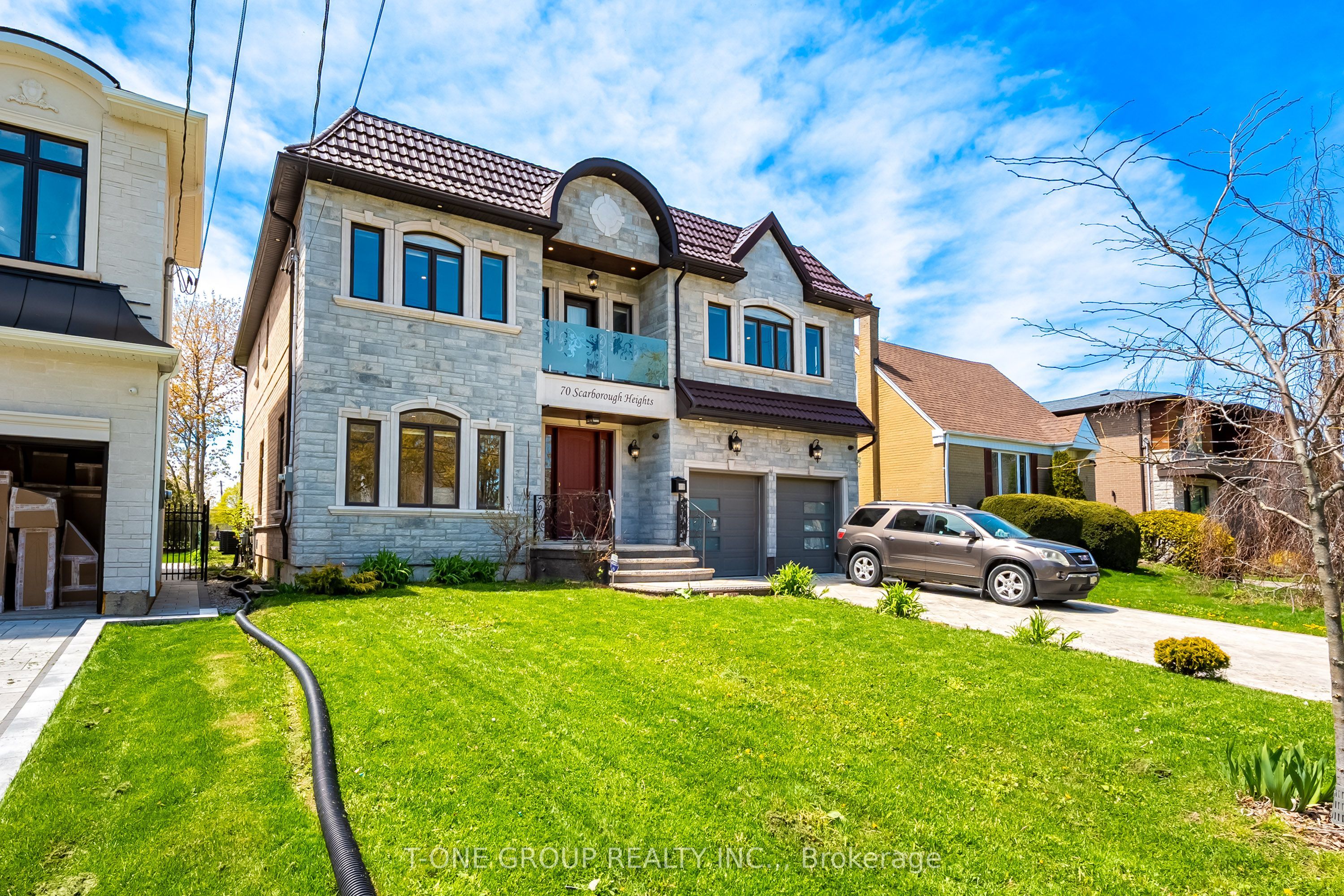 70 Scarborough Heights Boulevard, Toronto, ON M1M 2V4 photo 2